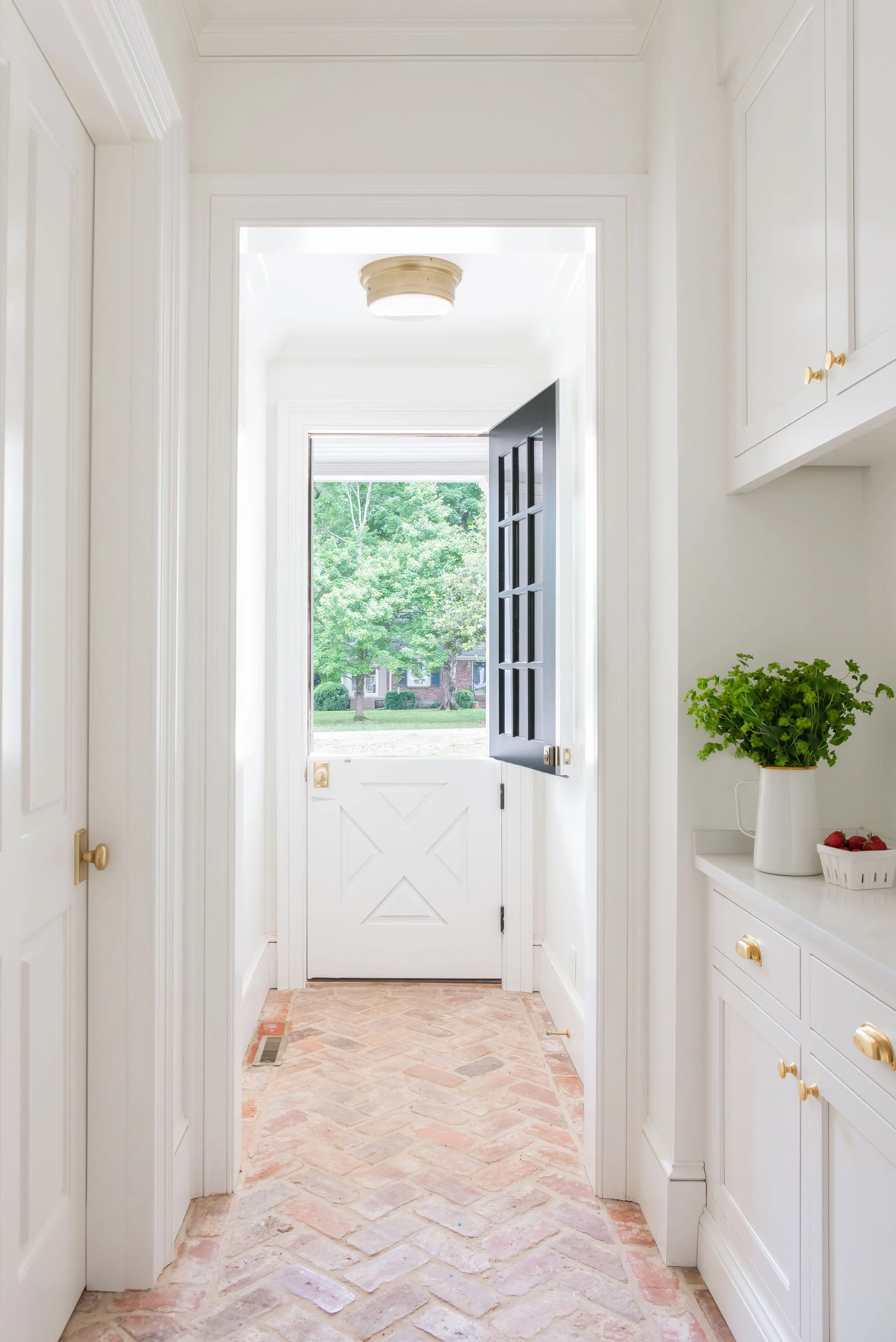 Luxury residential interior design by Kate Figler Interiors in Nashville featuring timeless and layered interiors.
