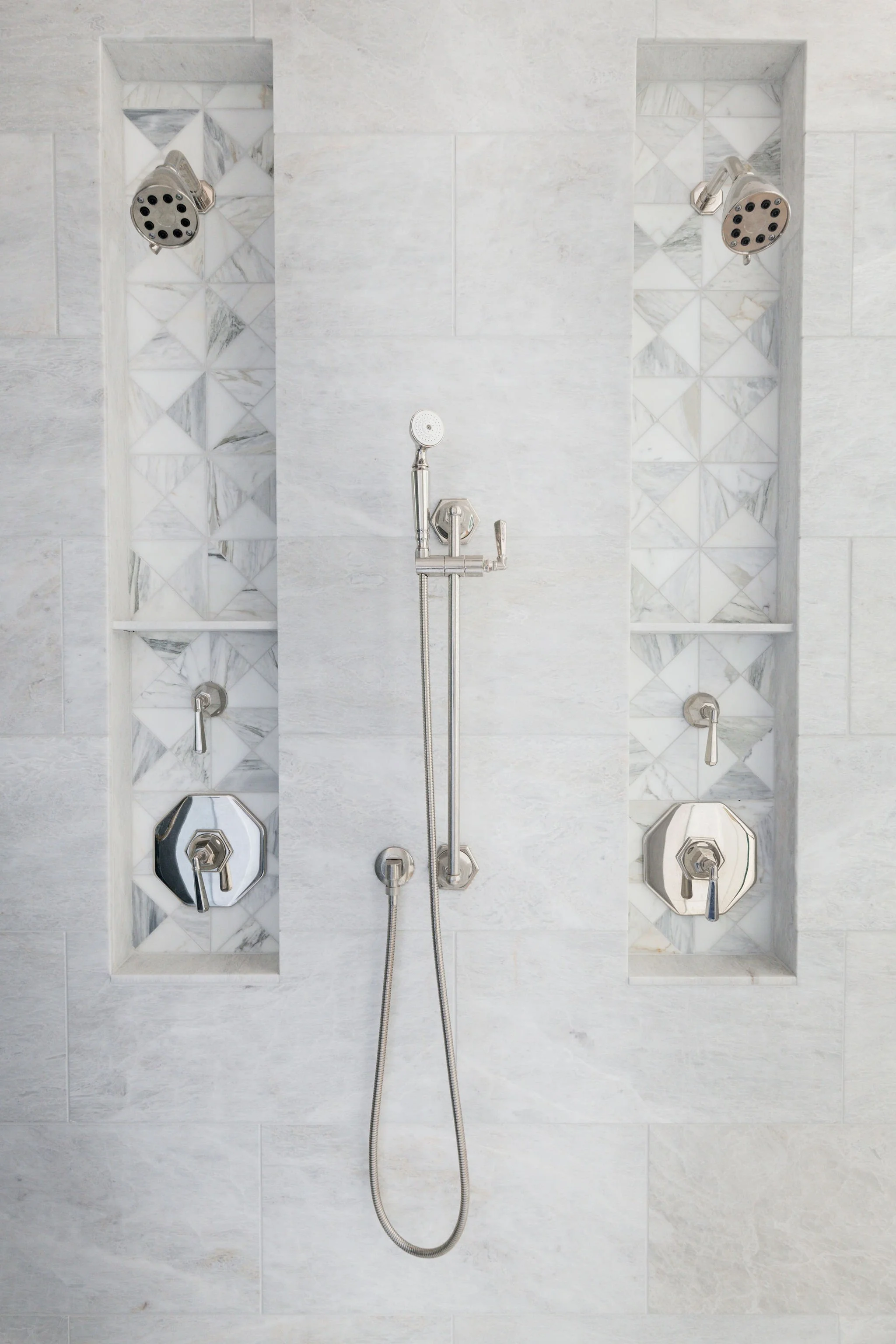 Luxury residential interior design by Kate Figler Interiors in Nashville featuring timeless and layered interiors.