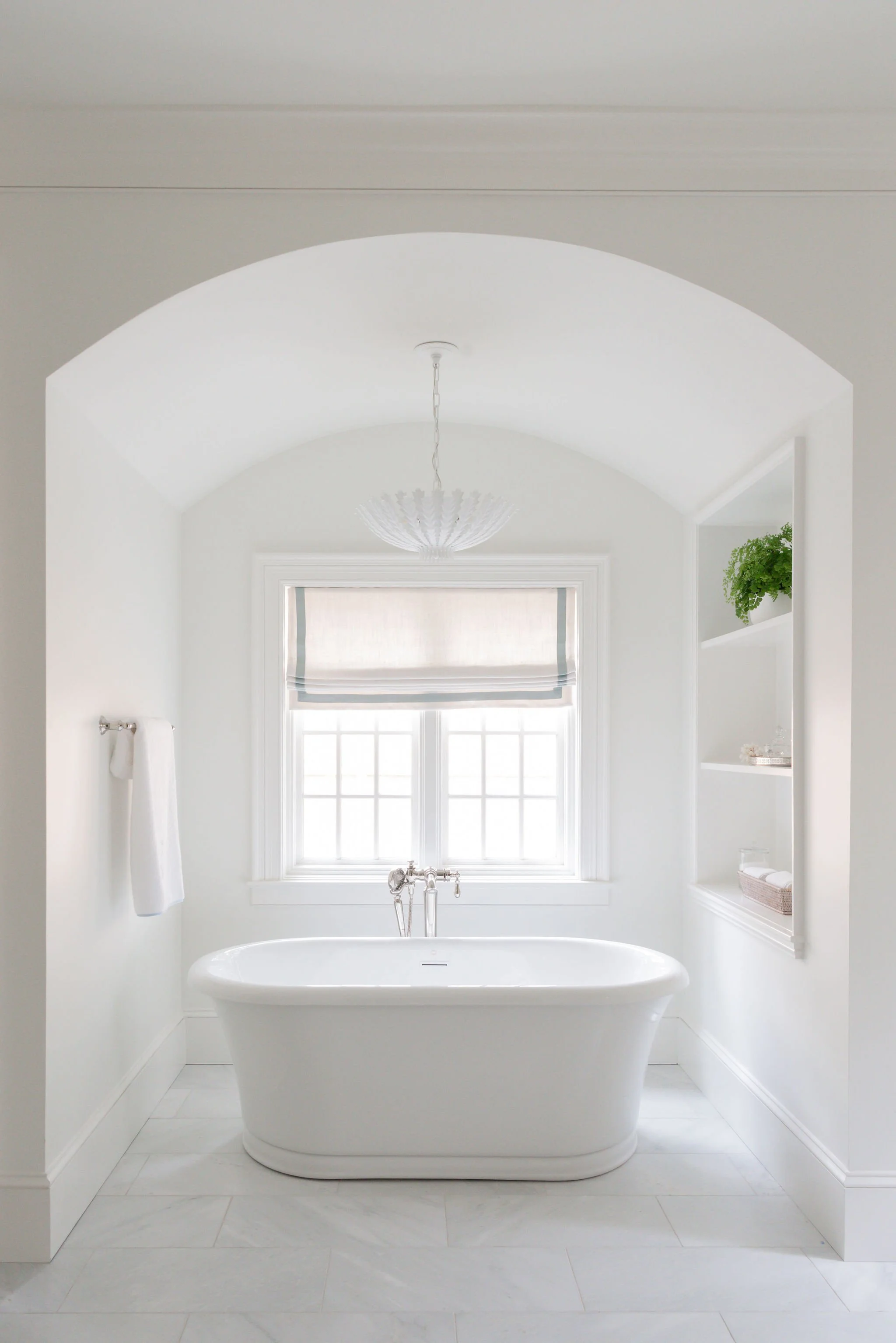 Luxury residential interior design by Kate Figler Interiors in Nashville featuring timeless and layered interiors.