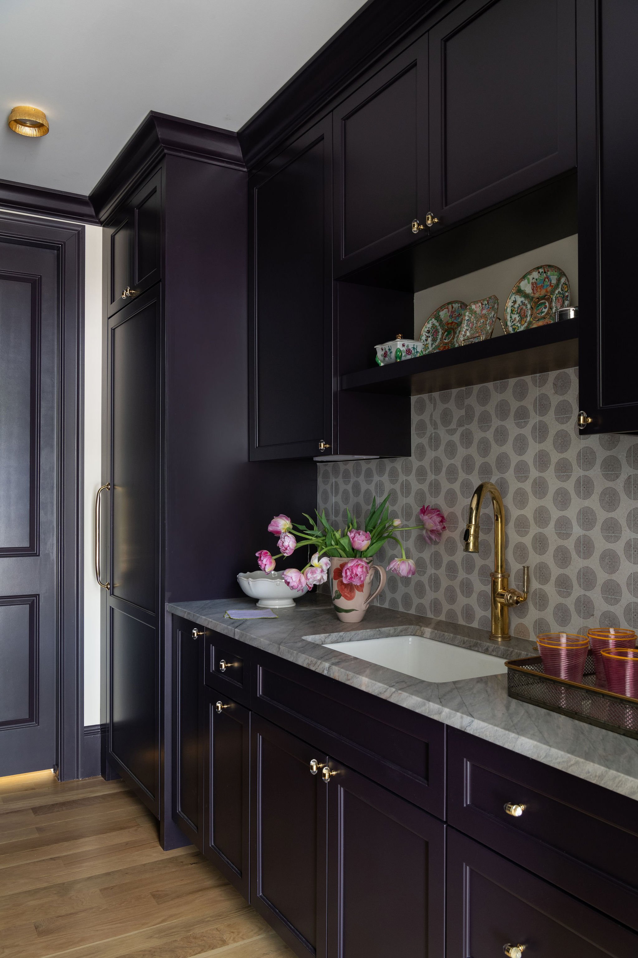 Luxury residential interior design by Kate Figler Interiors in Nashville featuring timeless and layered interiors.