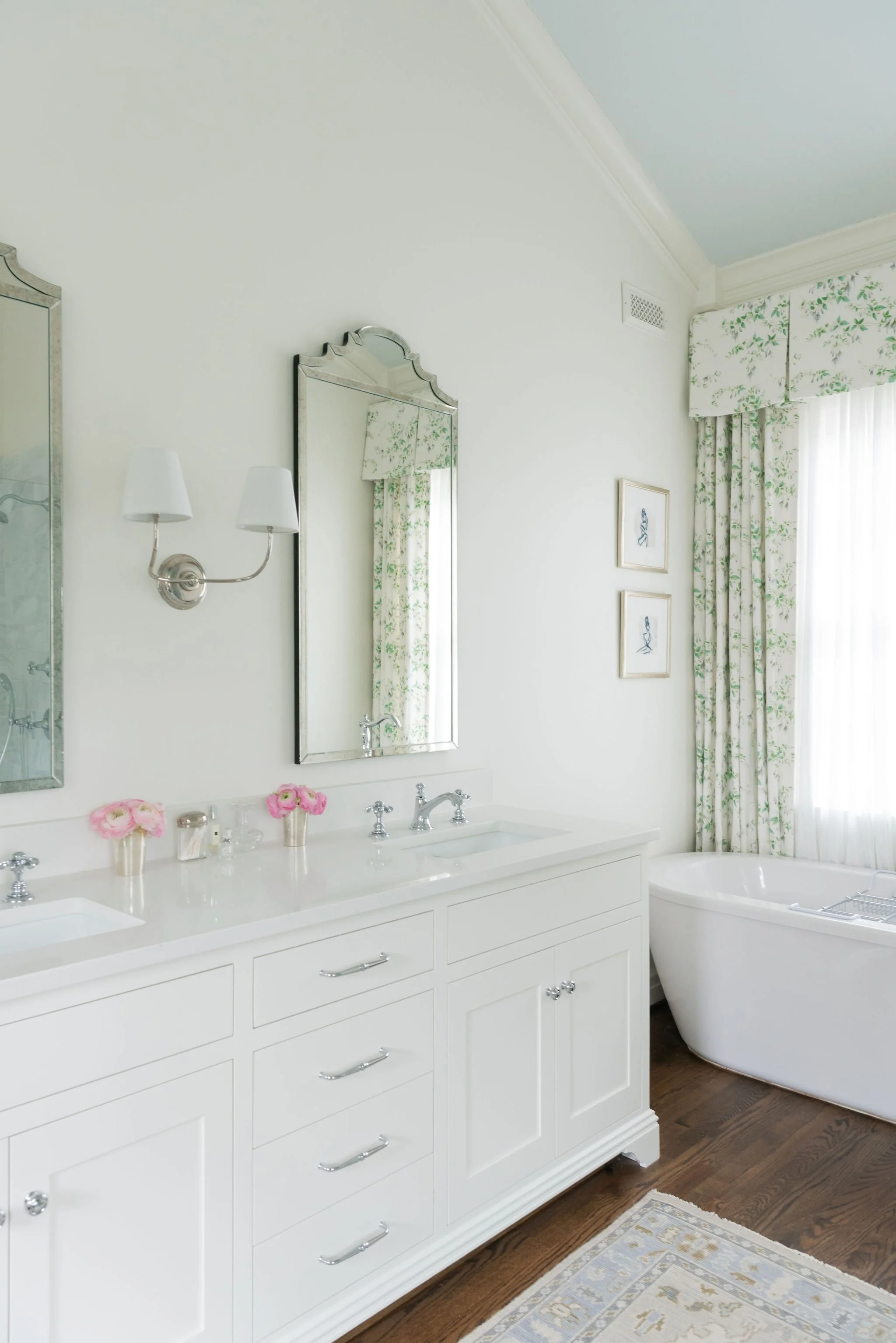 Luxury residential interior design by Kate Figler Interiors in Nashville featuring timeless and layered interiors.