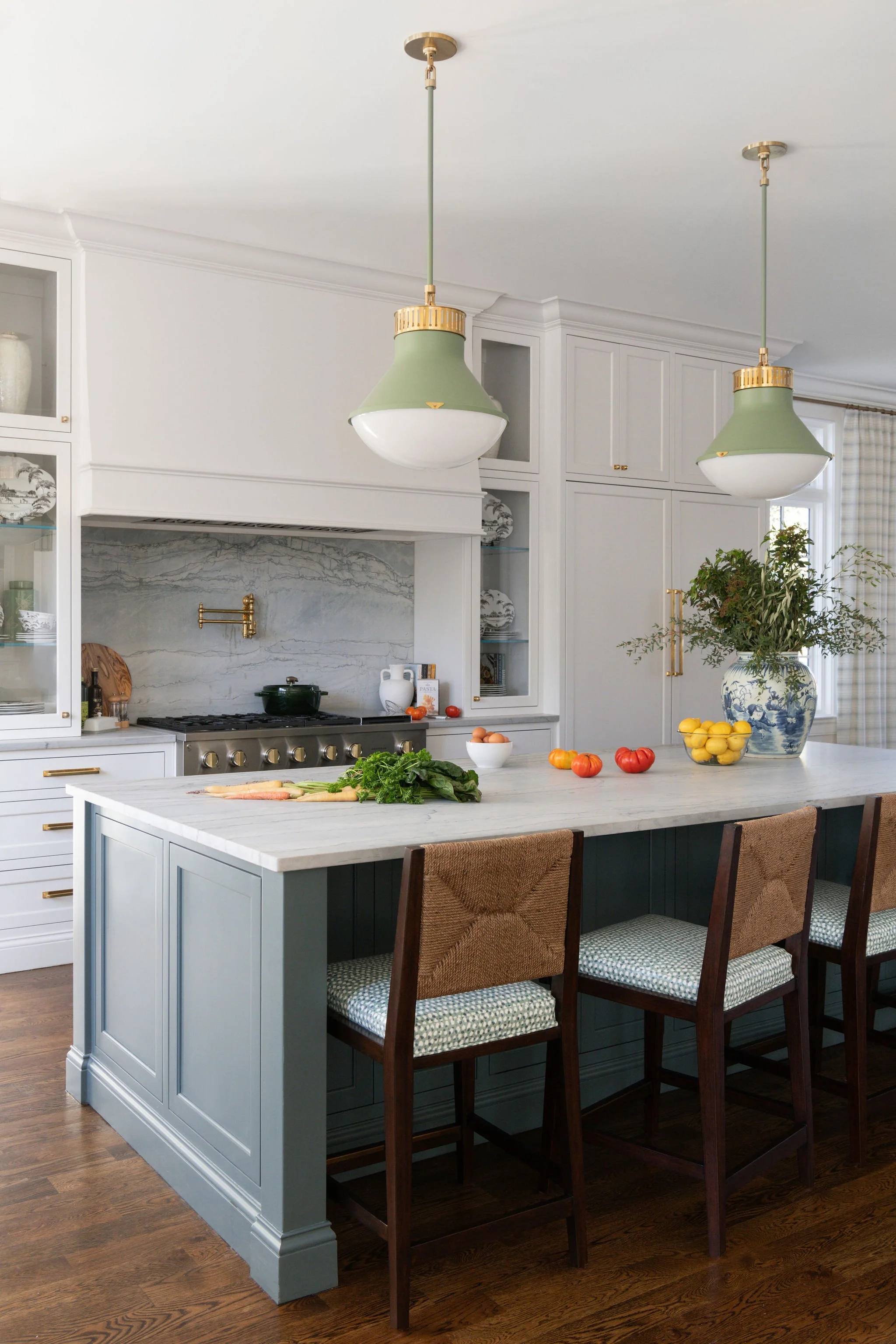 Luxury residential interior design by Kate Figler Interiors in Nashville featuring timeless and layered interiors.