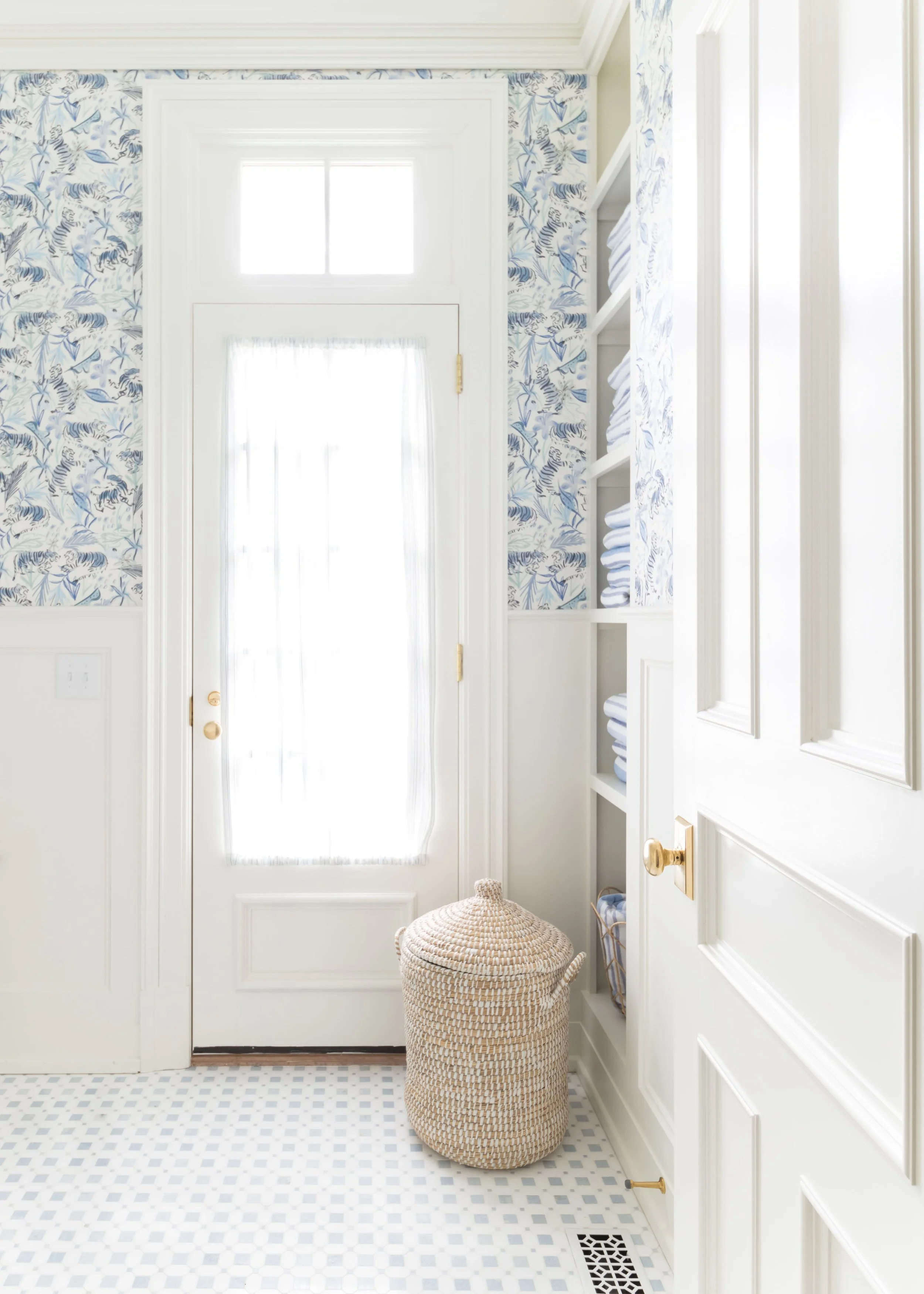 Luxury residential interior design by Kate Figler Interiors in Nashville featuring timeless and layered interiors.