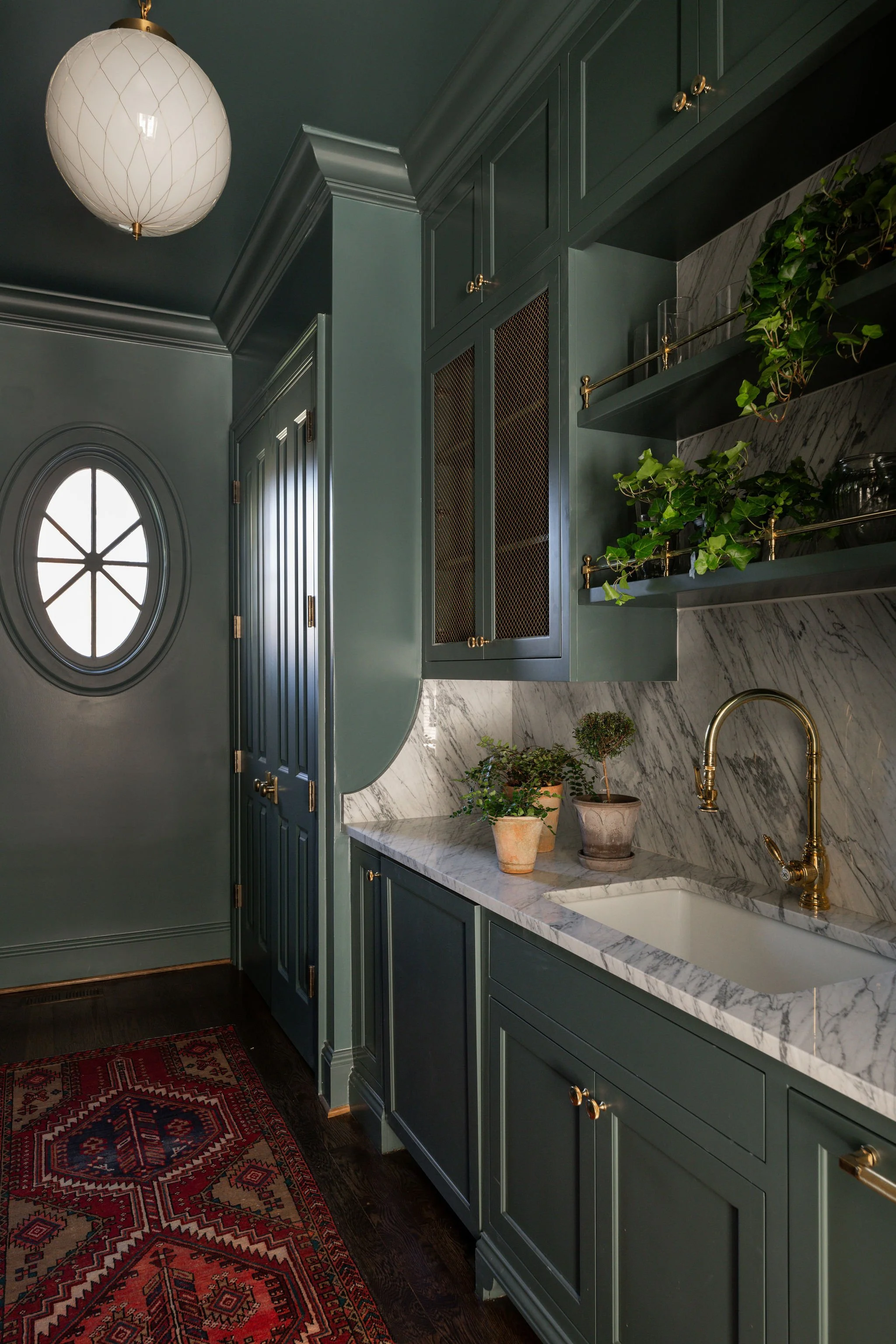 Luxury residential interior design by Kate Figler Interiors in Nashville featuring timeless and layered interiors.