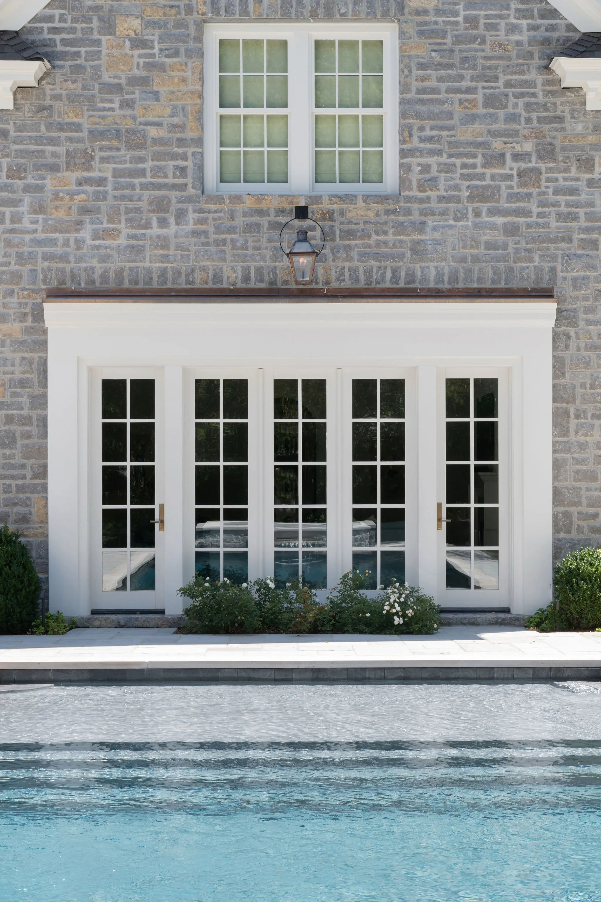 Luxury residential interior design by Kate Figler Interiors in Nashville featuring timeless and layered interiors.