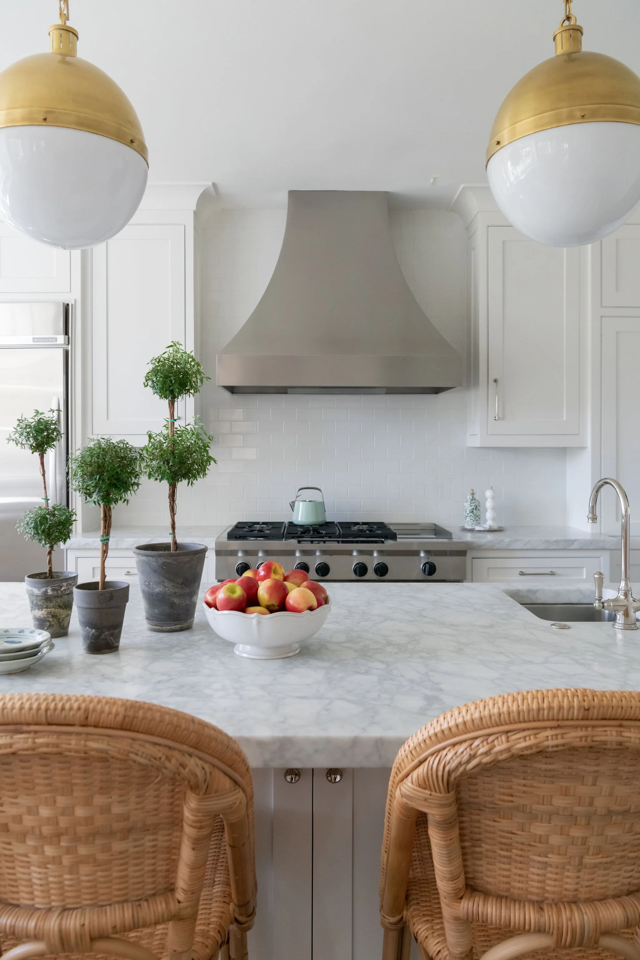 Luxury residential interior design by Kate Figler Interiors in Nashville featuring timeless and layered interiors.