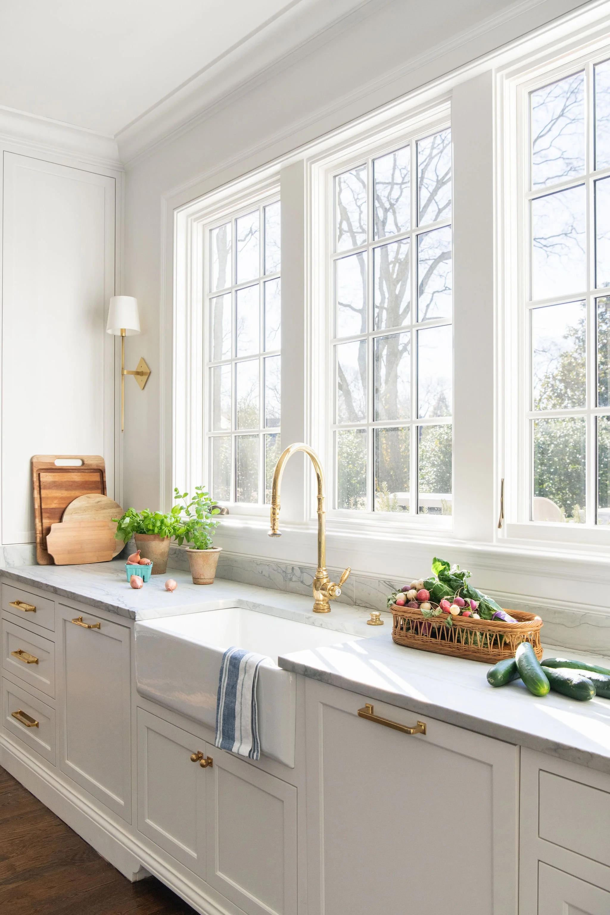 Luxury residential interior design by Kate Figler Interiors in Nashville featuring timeless and layered interiors.