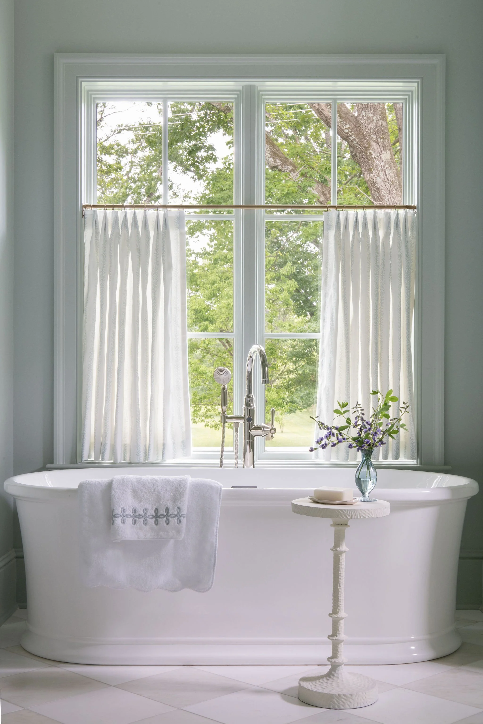 Luxury residential interior design by Kate Figler Interiors in Nashville featuring timeless and layered interiors.