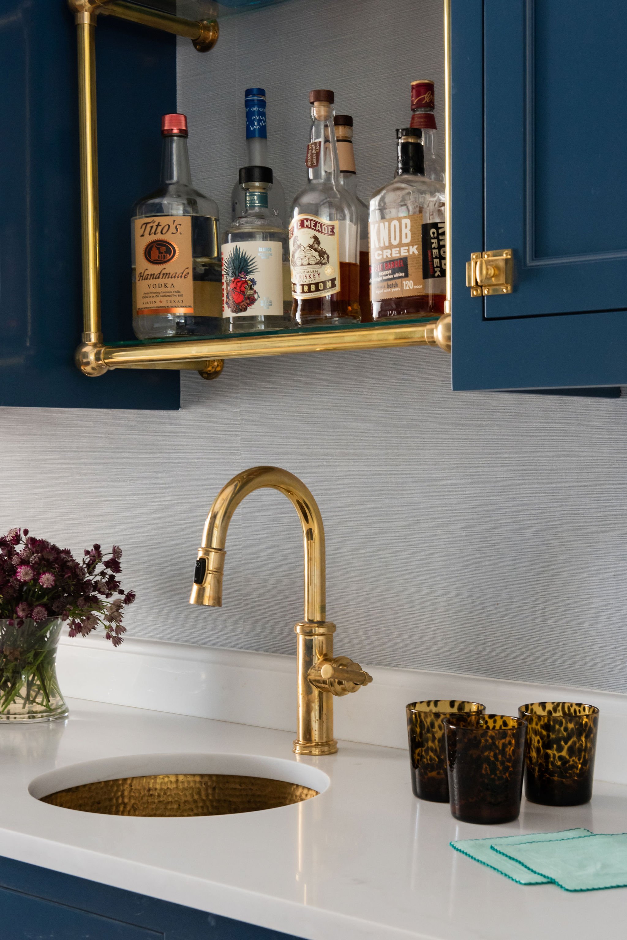 Luxury residential interior design by Kate Figler Interiors in Nashville featuring timeless and layered interiors.