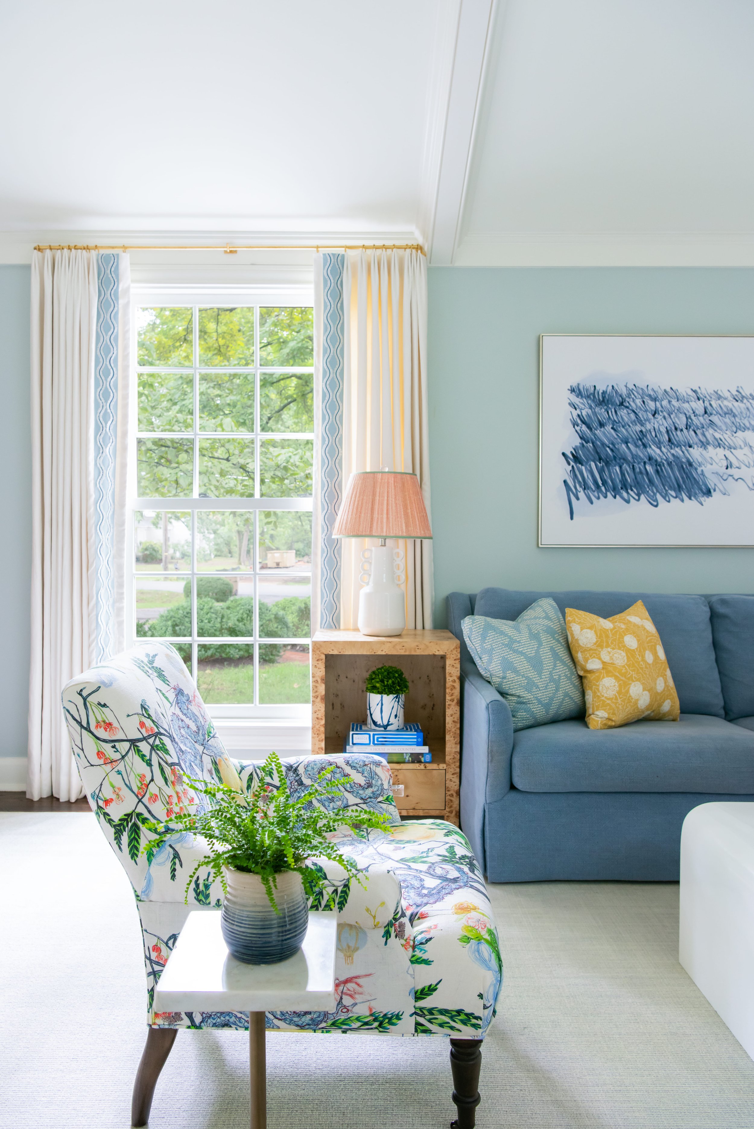 Luxury residential interior design by Kate Figler Interiors in Nashville featuring timeless and layered interiors.