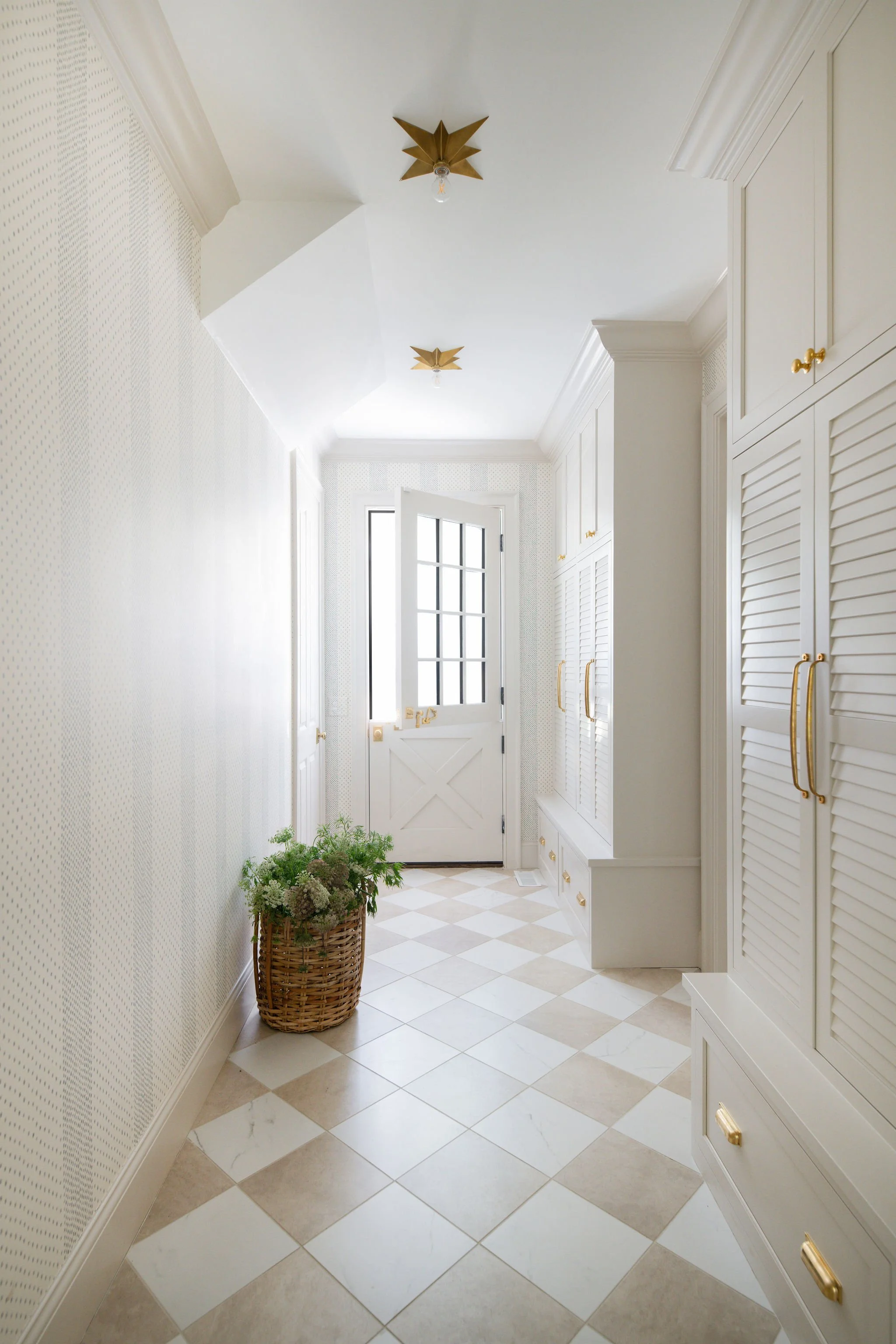 Luxury residential interior design by Kate Figler Interiors in Nashville featuring timeless and layered interiors.