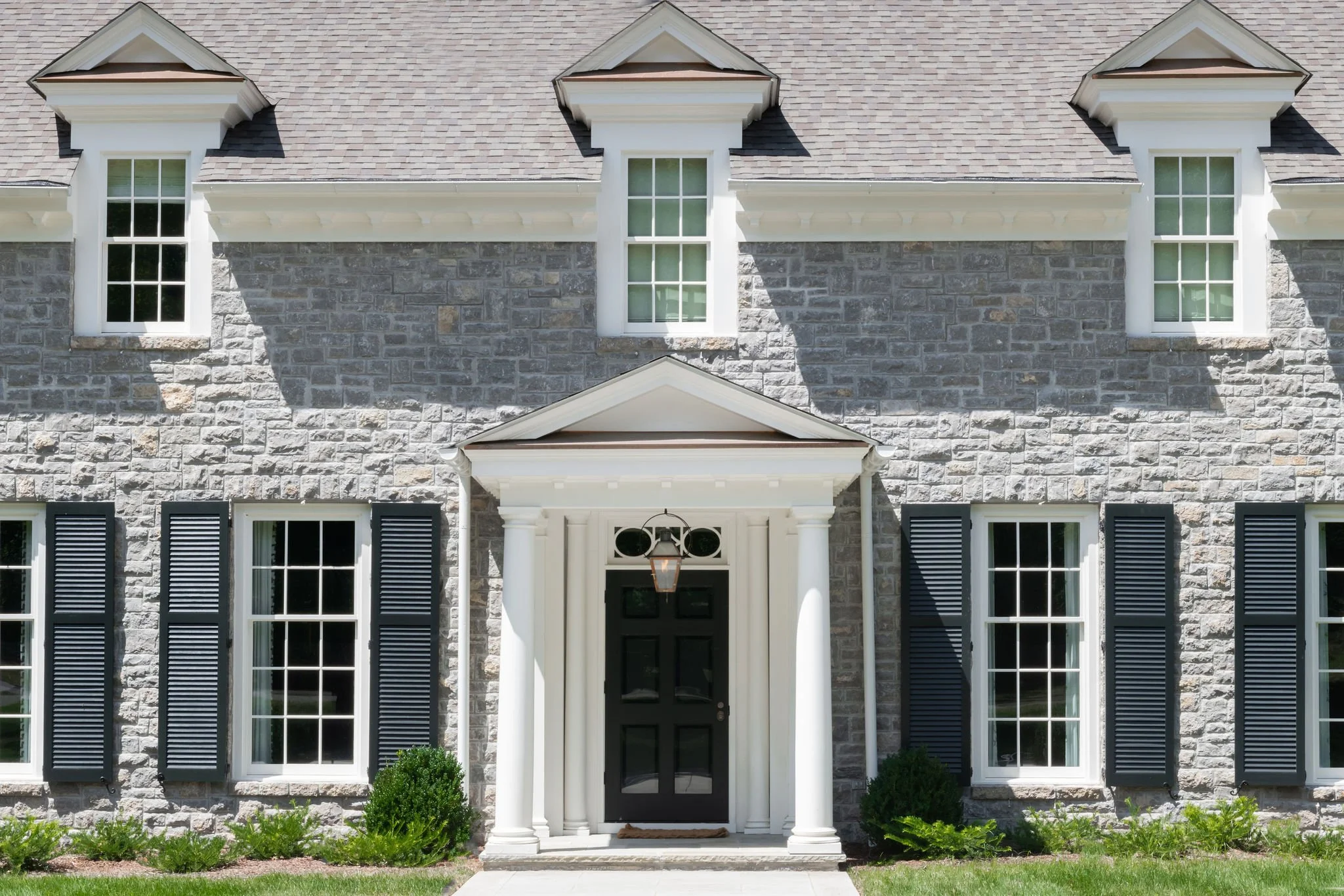 Luxury residential interior design by Kate Figler Interiors in Nashville featuring timeless and layered interiors.