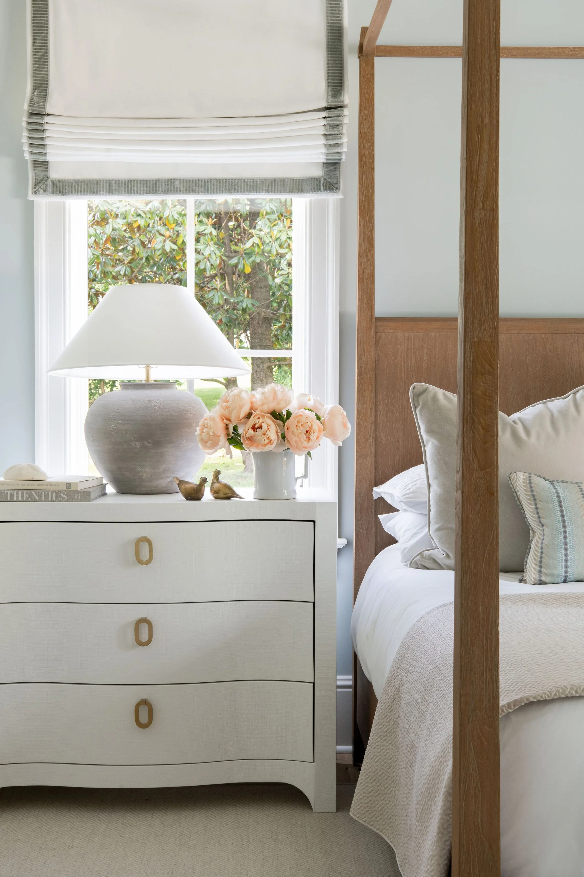 Luxury residential interior design by Kate Figler Interiors in Nashville featuring timeless and layered interiors.
