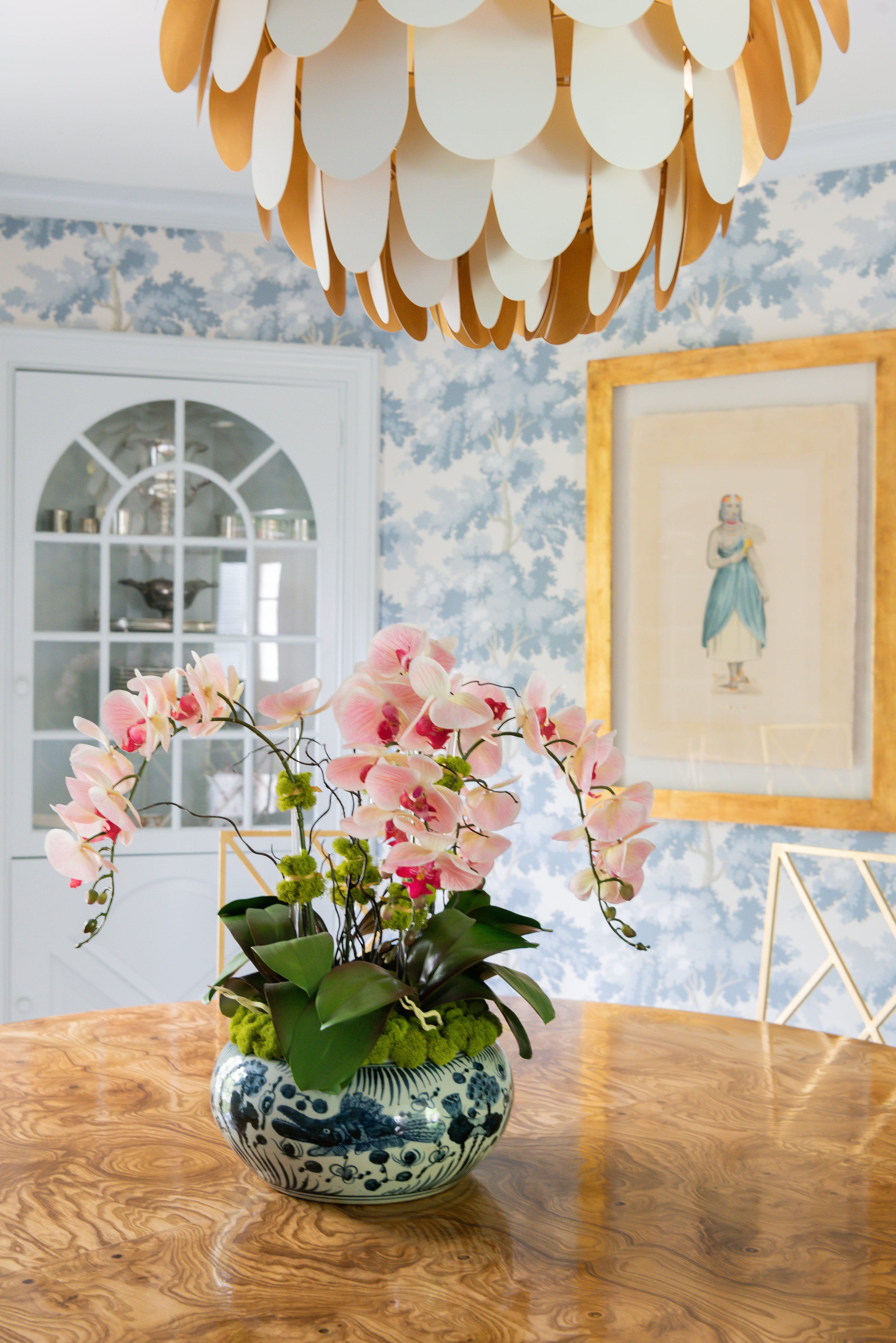 Luxury residential interior design by Kate Figler Interiors in Nashville featuring timeless and layered interiors.