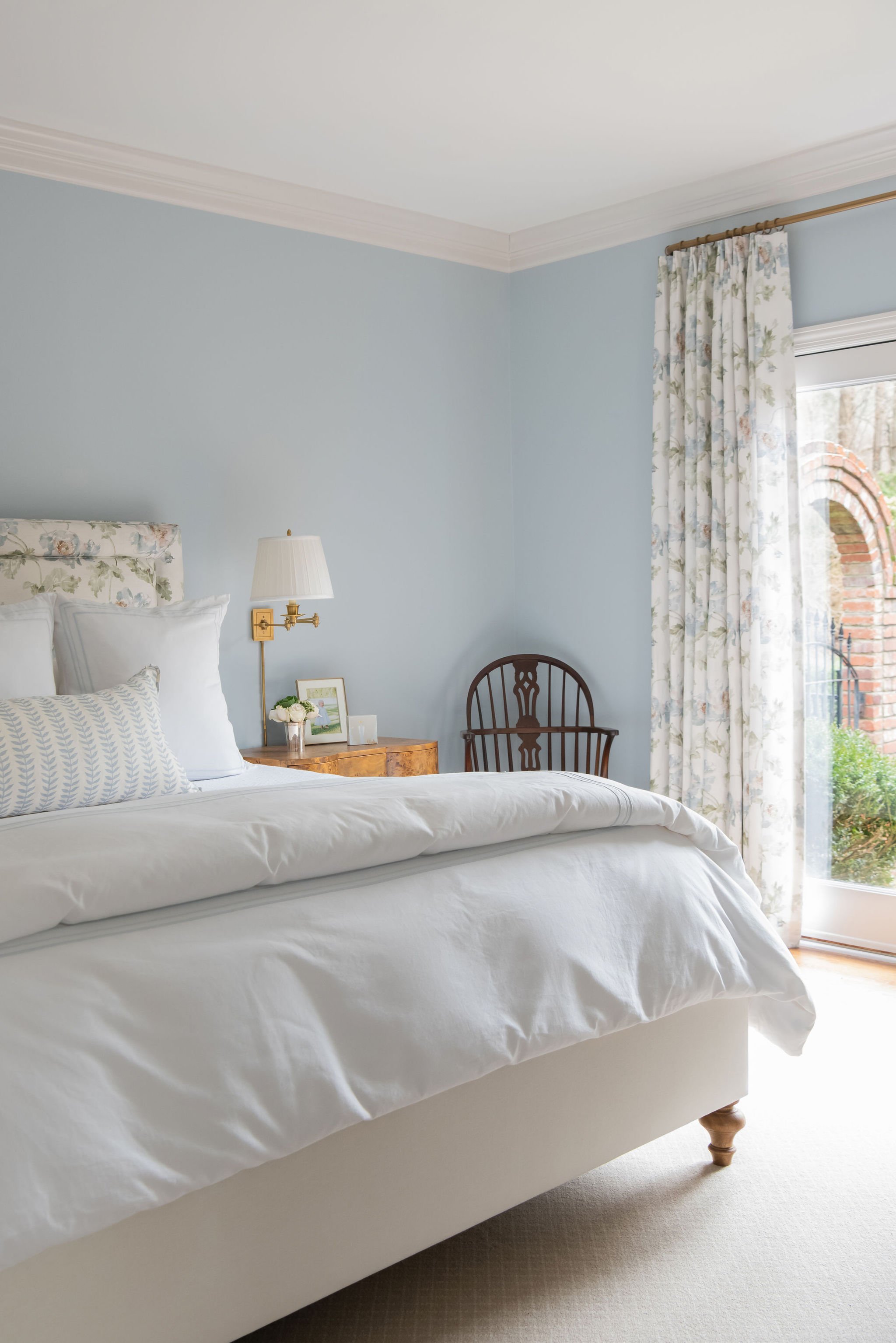Luxury residential interior design by Kate Figler Interiors in Nashville featuring timeless and layered interiors.
