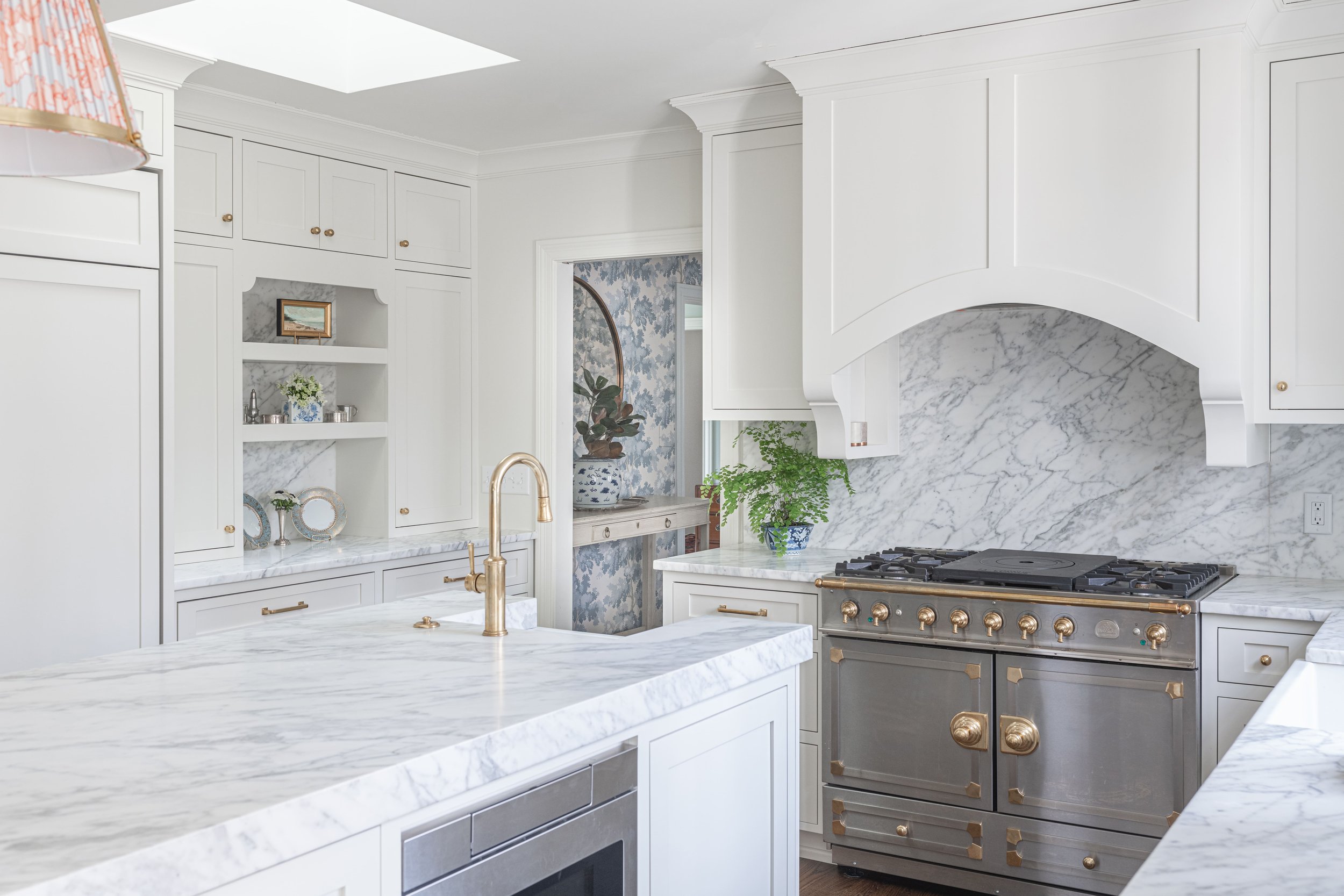 Luxury residential interior design by Kate Figler Interiors in Nashville featuring timeless and layered interiors.