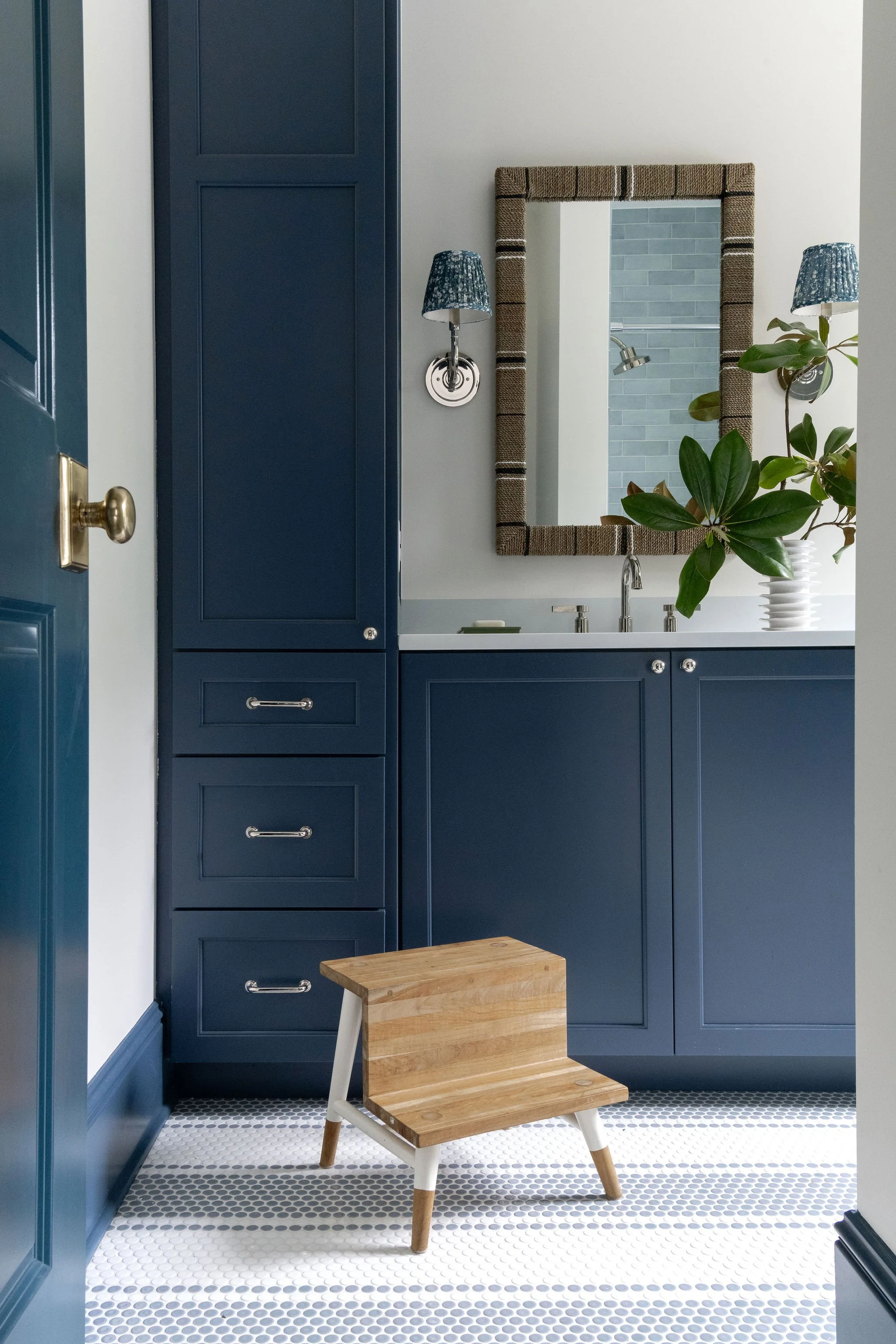 Luxury residential interior design by Kate Figler Interiors in Nashville featuring timeless and layered interiors.