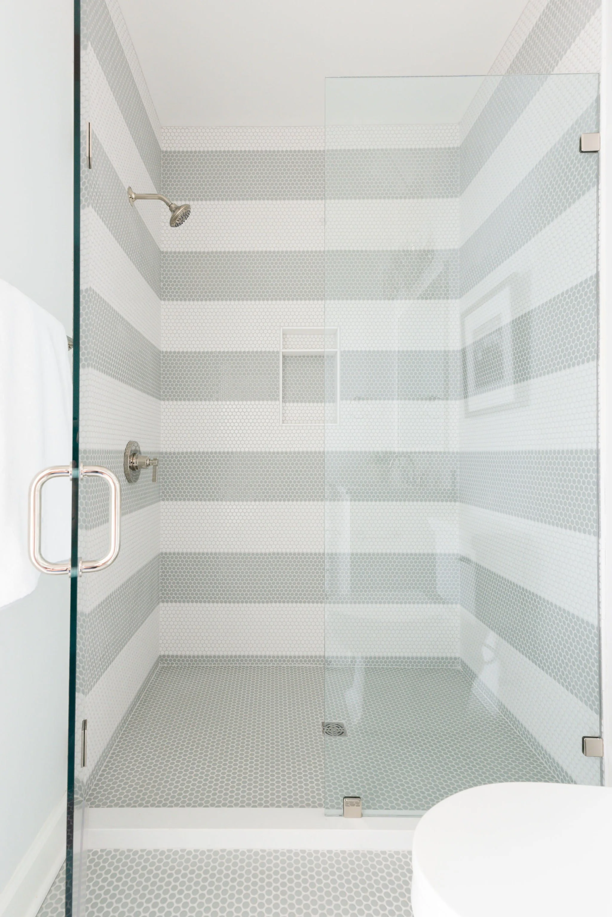 Luxury residential interior design by Kate Figler Interiors in Nashville featuring timeless and layered interiors.