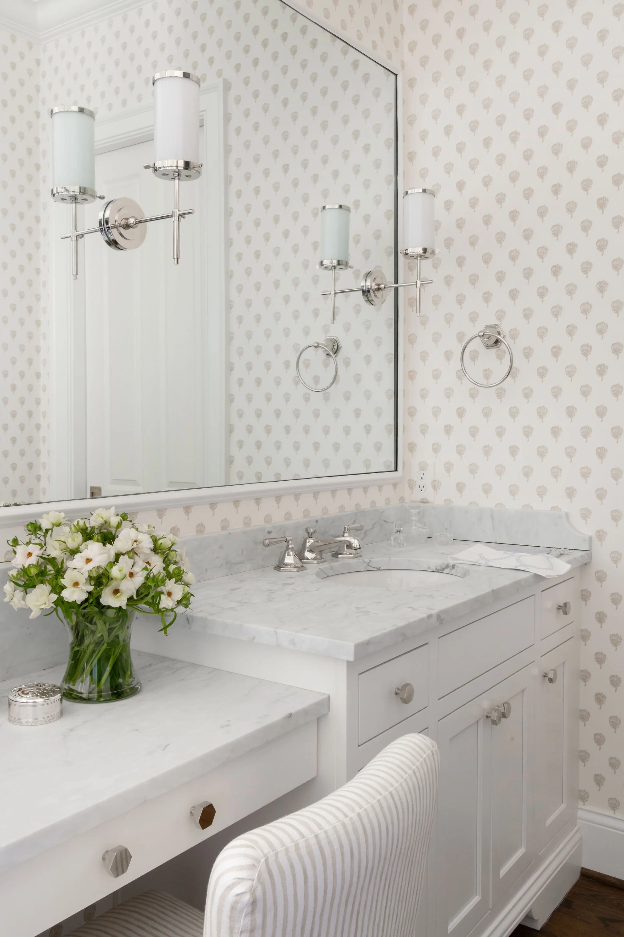 Luxury residential interior design by Kate Figler Interiors in Nashville featuring timeless and layered interiors.