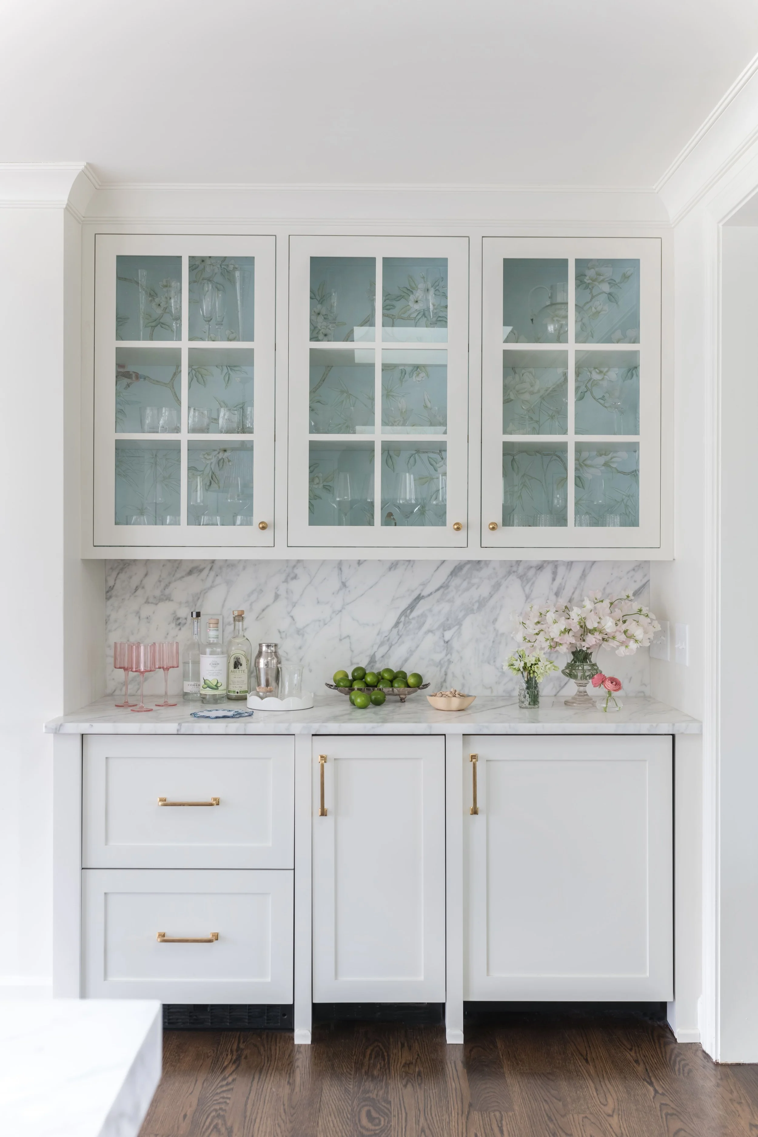 Luxury residential interior design by Kate Figler Interiors in Nashville featuring timeless and layered interiors.