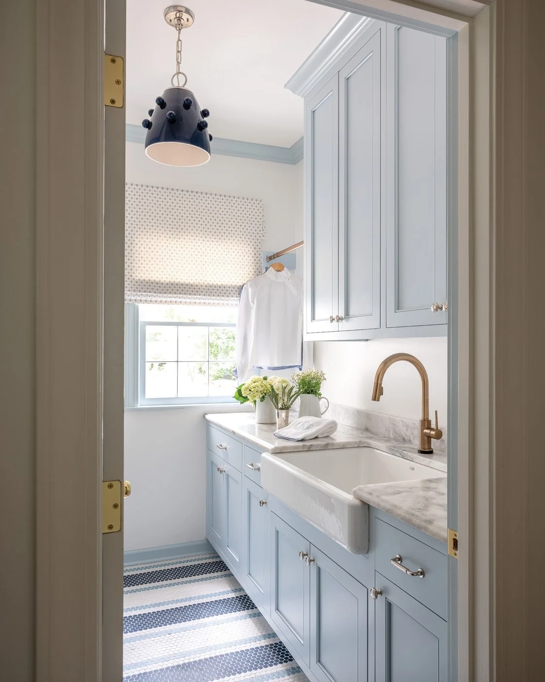 Luxury residential interior design by Kate Figler Interiors in Nashville featuring timeless and layered interiors.