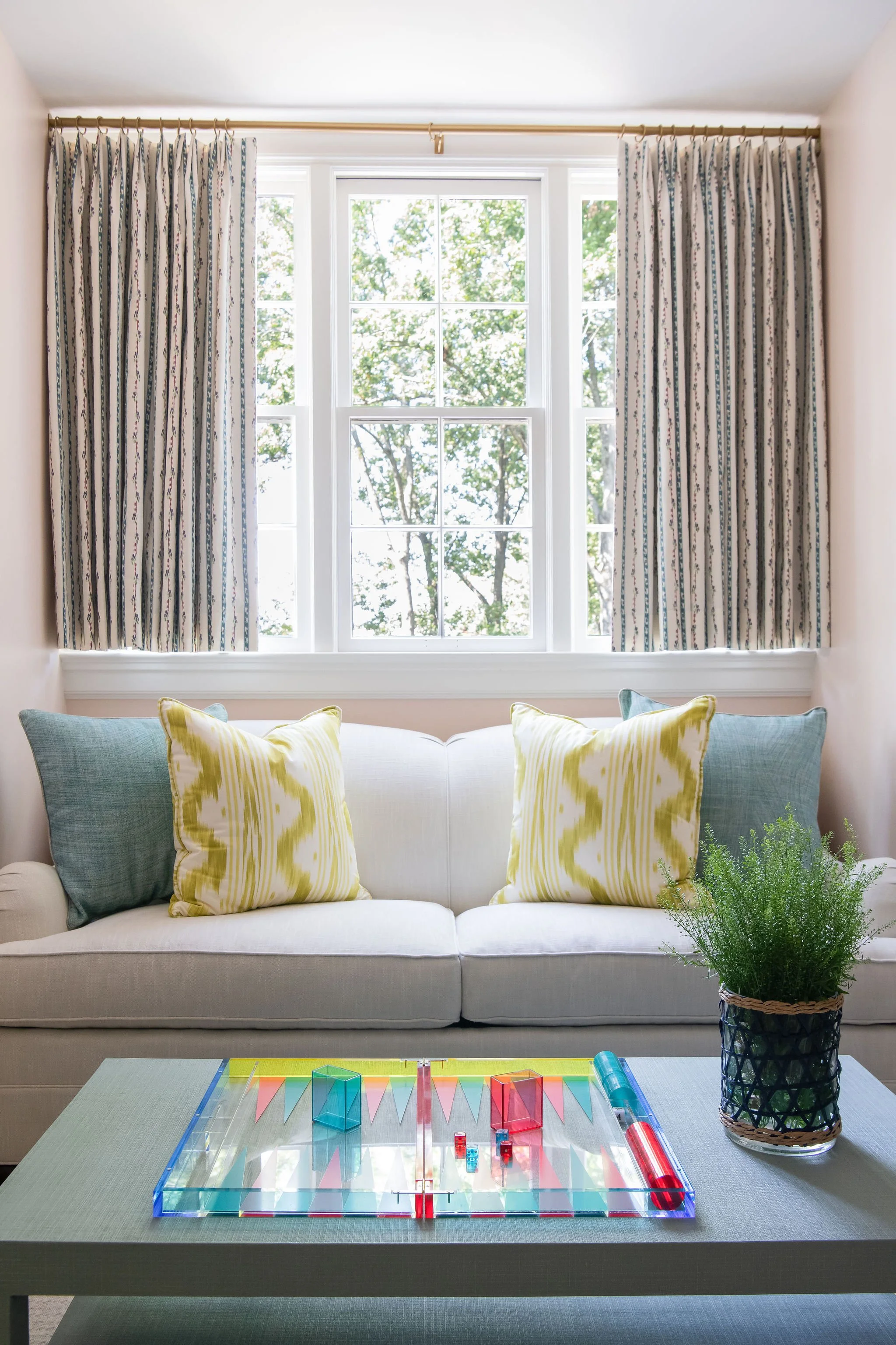 Luxury residential interior design by Kate Figler Interiors in Nashville featuring timeless and layered interiors.