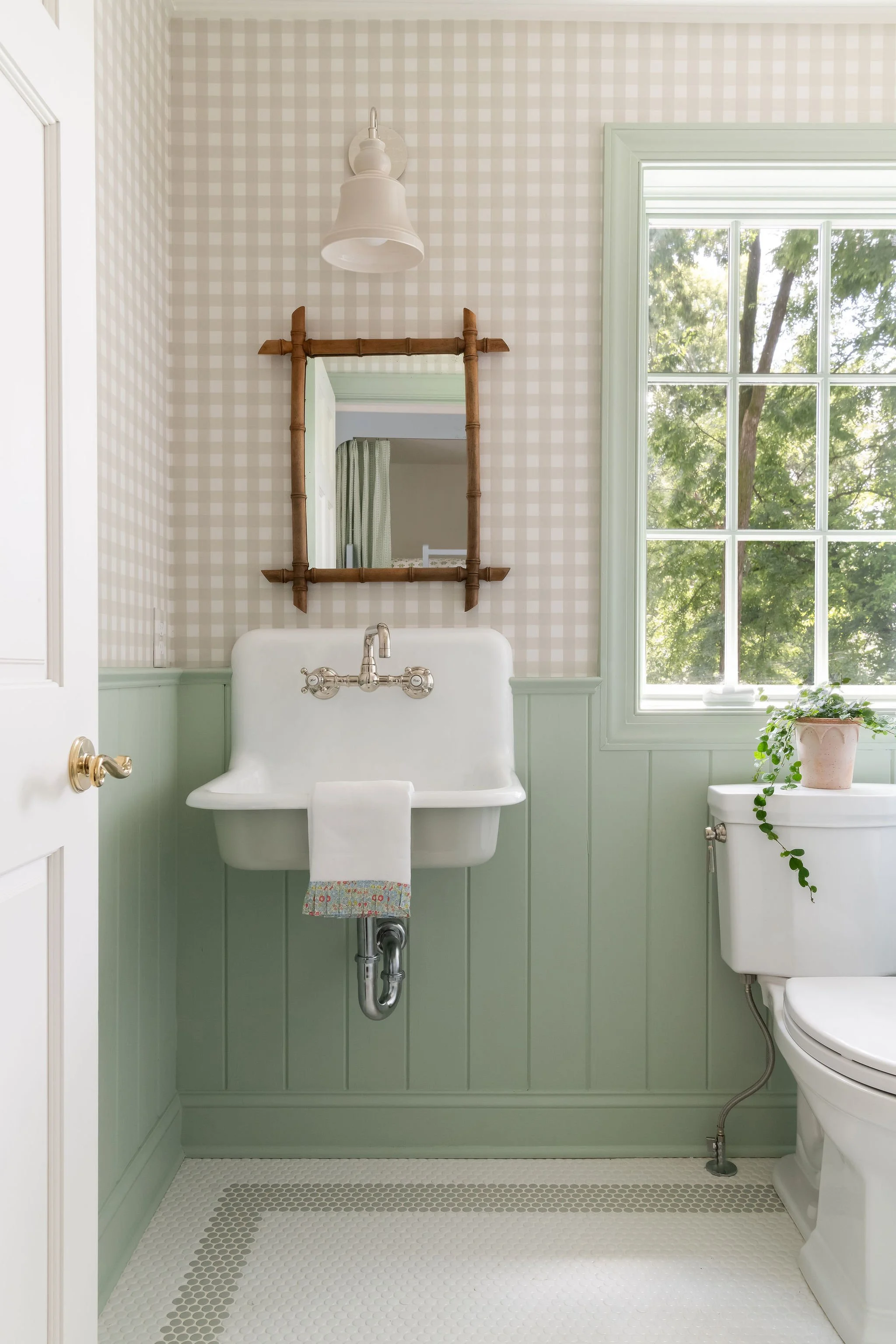 Luxury residential interior design by Kate Figler Interiors in Nashville featuring timeless and layered interiors.