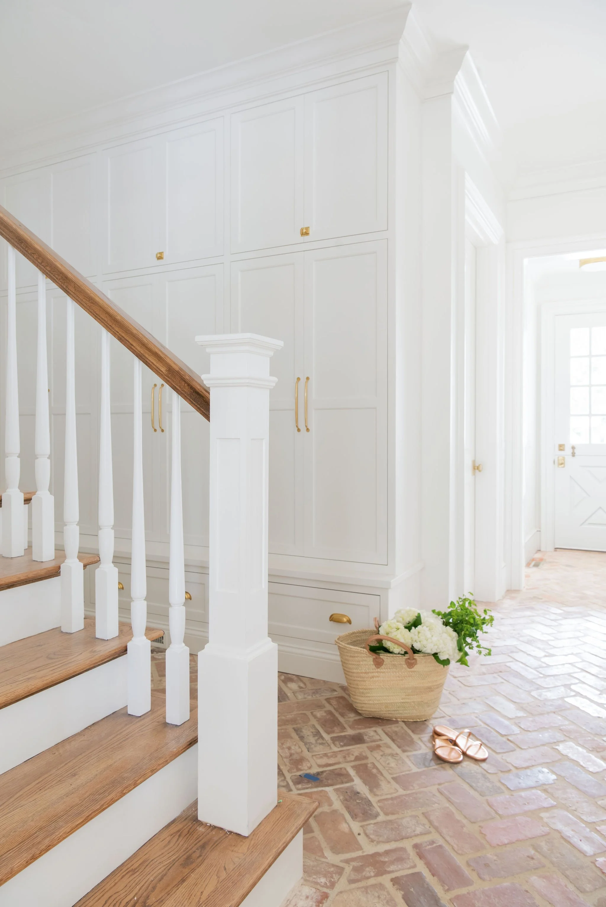 Luxury residential interior design by Kate Figler Interiors in Nashville featuring timeless and layered interiors.