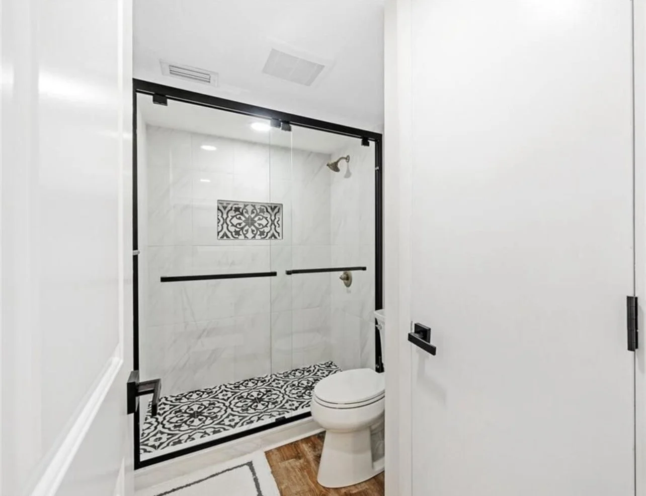 master bath with tile shower 