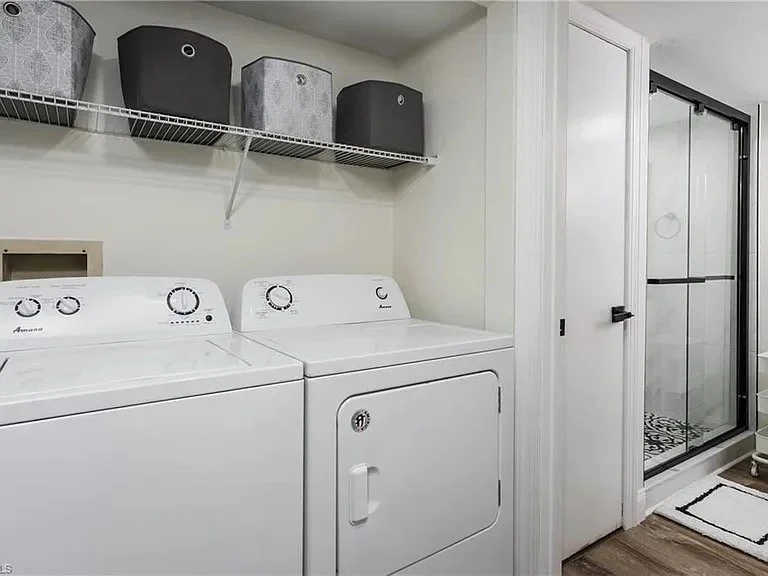 In Unit washer/dryer
