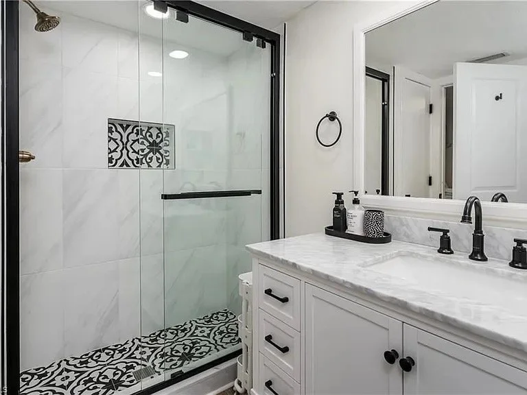 Guest Bathroom 