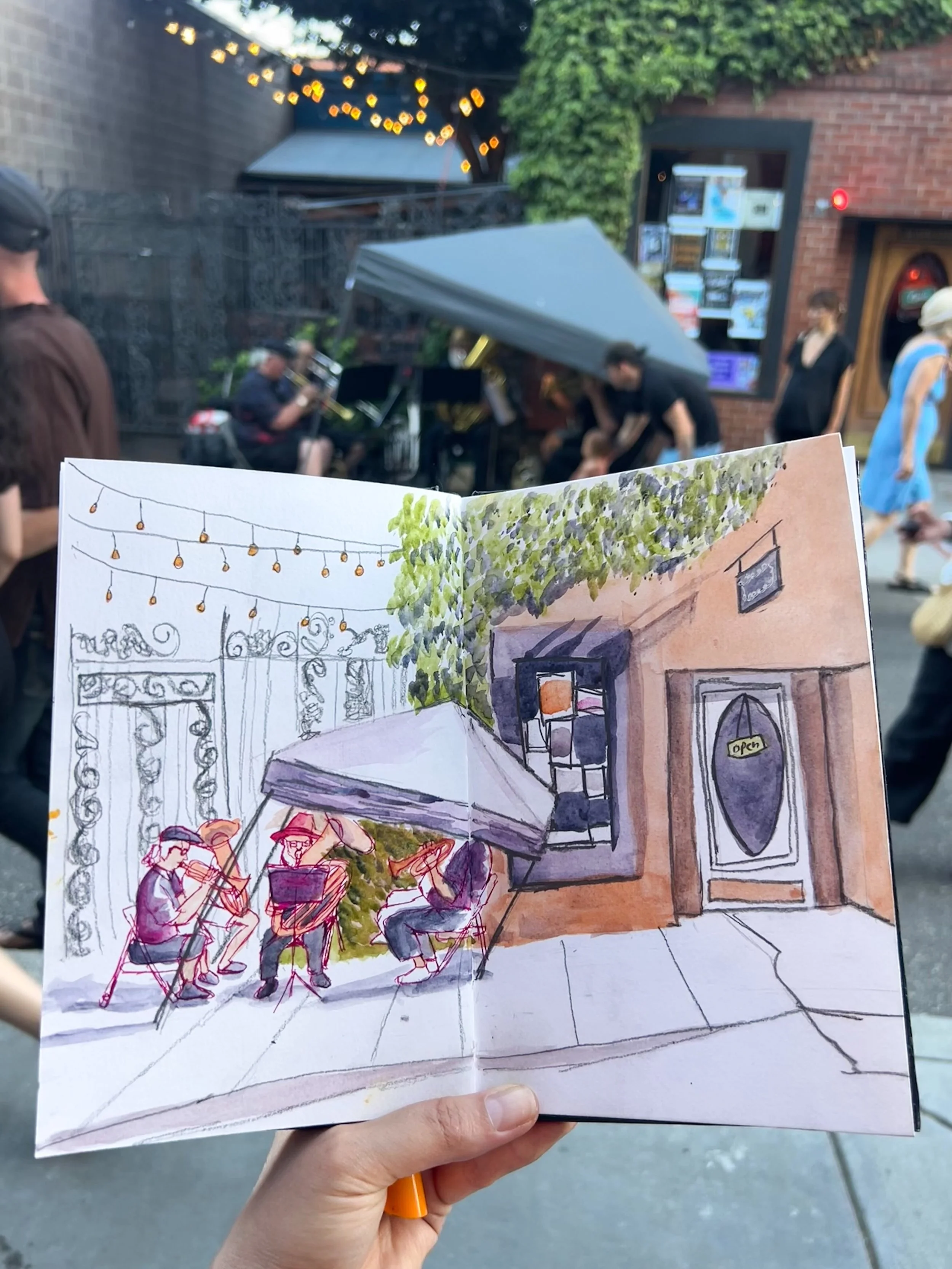 We had a fun field trip to the Nevada City Art Walk for @urbansketcherssacramento yesterday! Thanks to @wonderdocent for hosting us, I&rsquo;m obsessed with your art store. 🎨 

I enjoyed capturing this brass band playing American classics while fami