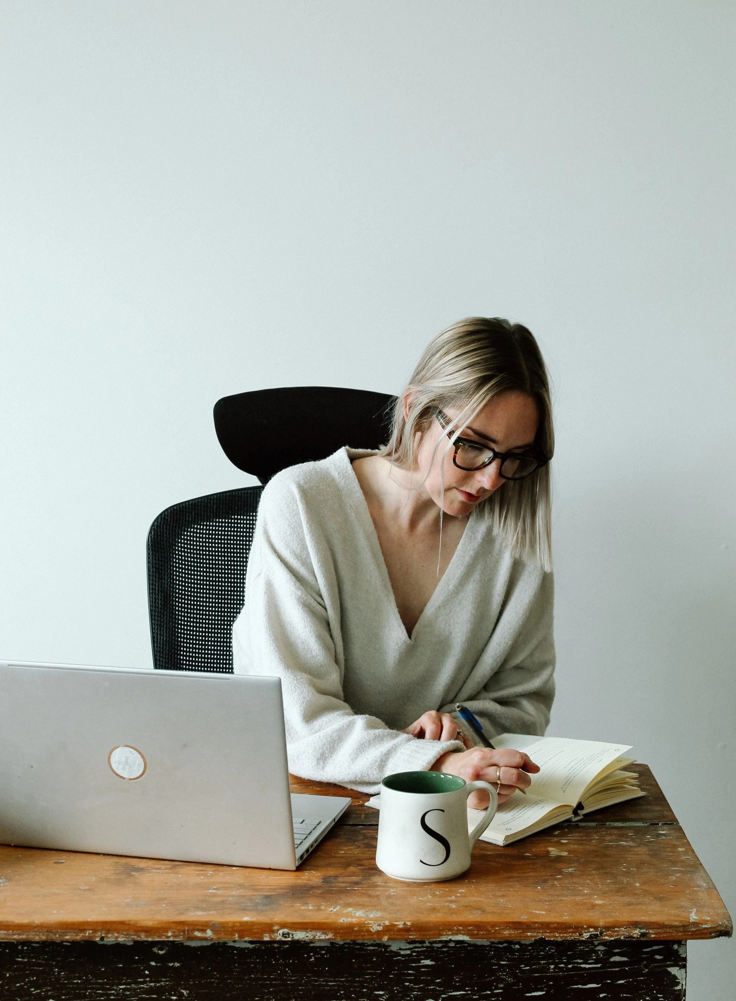 Executive virtual assistant support for administration, project management, and scheduling at Assist-her