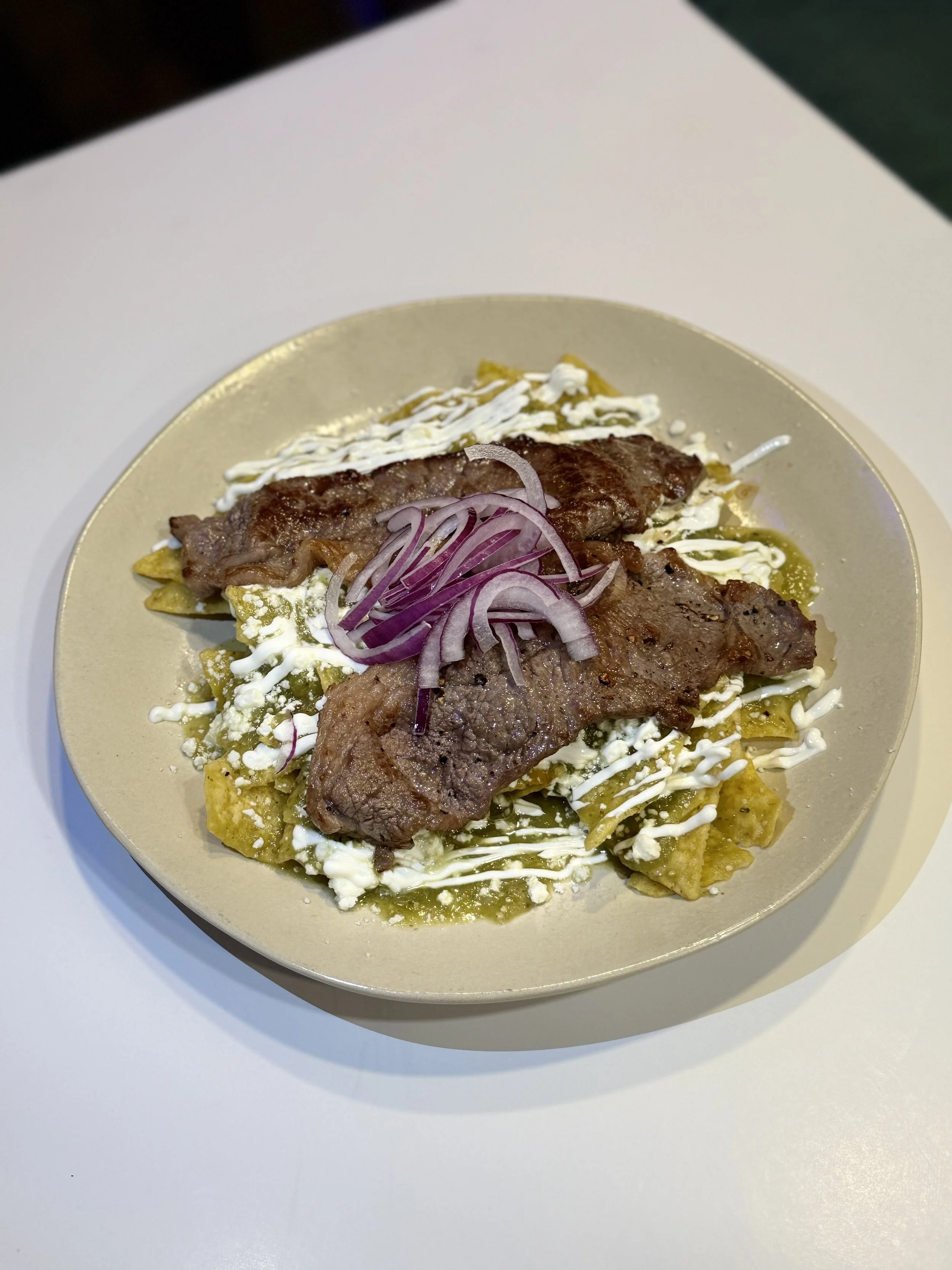 Chilaquiles verdes con Carne Asada