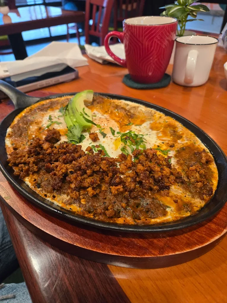 Huevos a la Cazuela con Chorizo