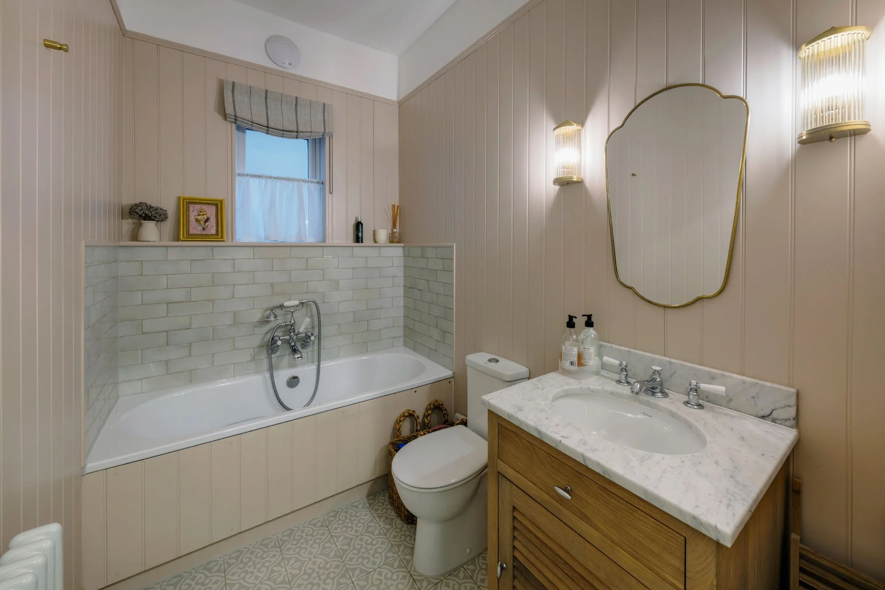 bathroom1.jpg