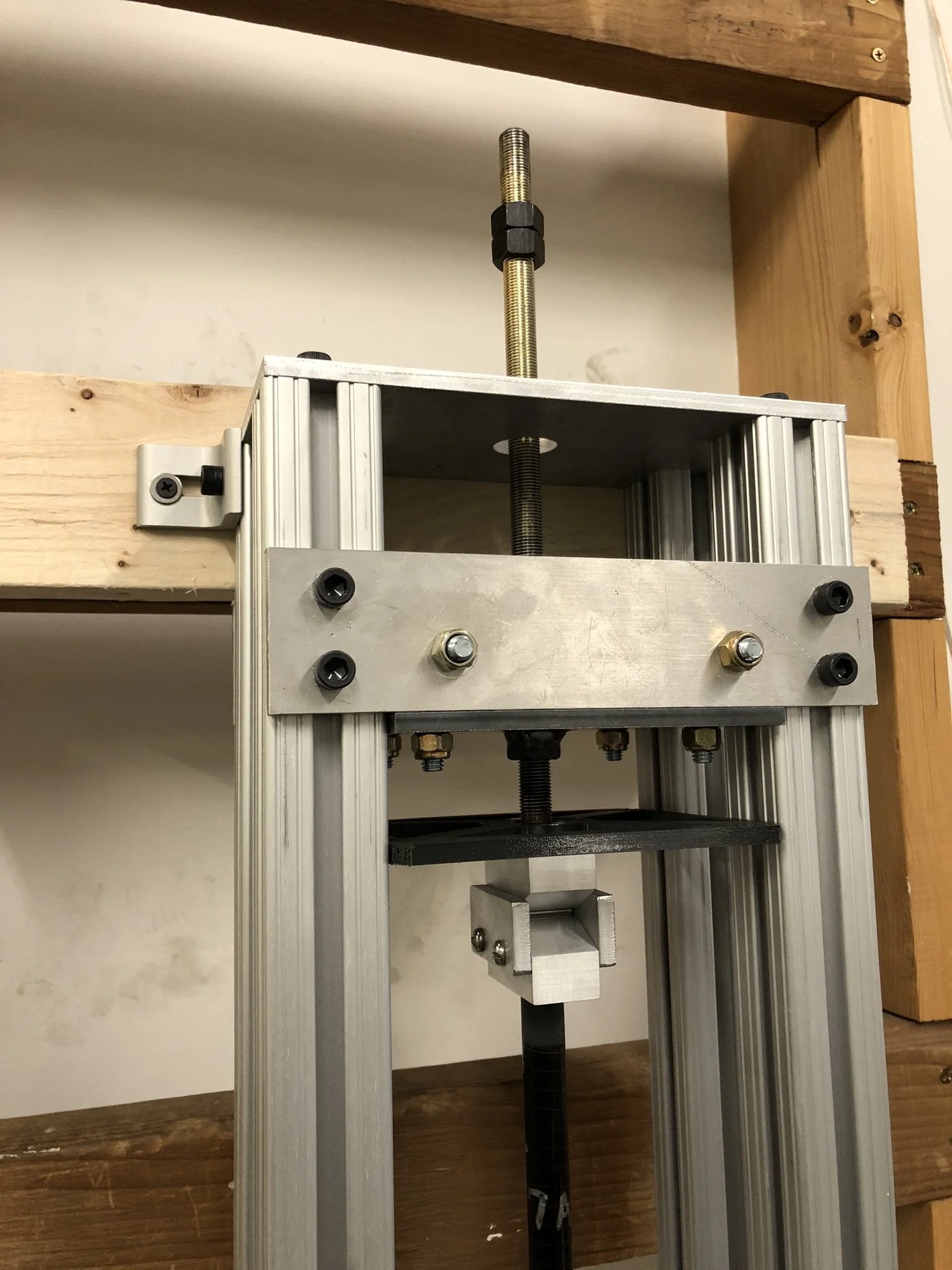 Lead screw loading system