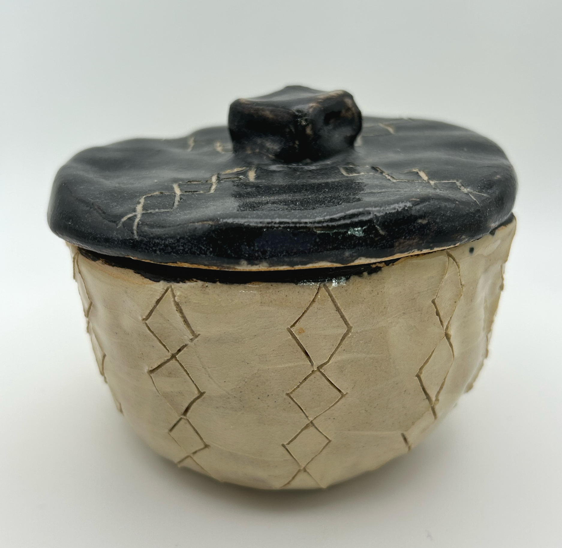 Crisscross Pot