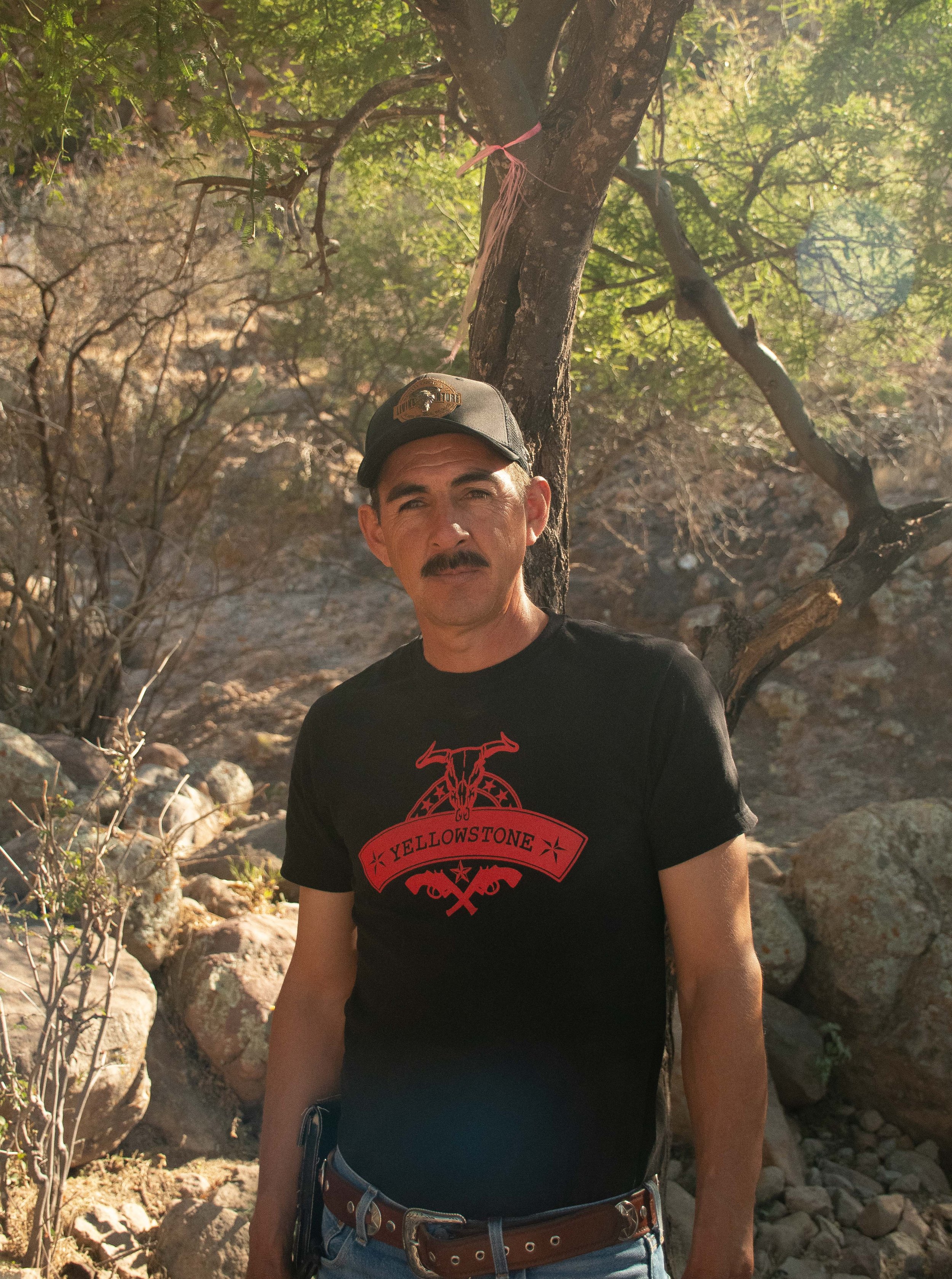 José Jesús Arce Zúñiga, guía de pinturas rupestres durante actividad turística.