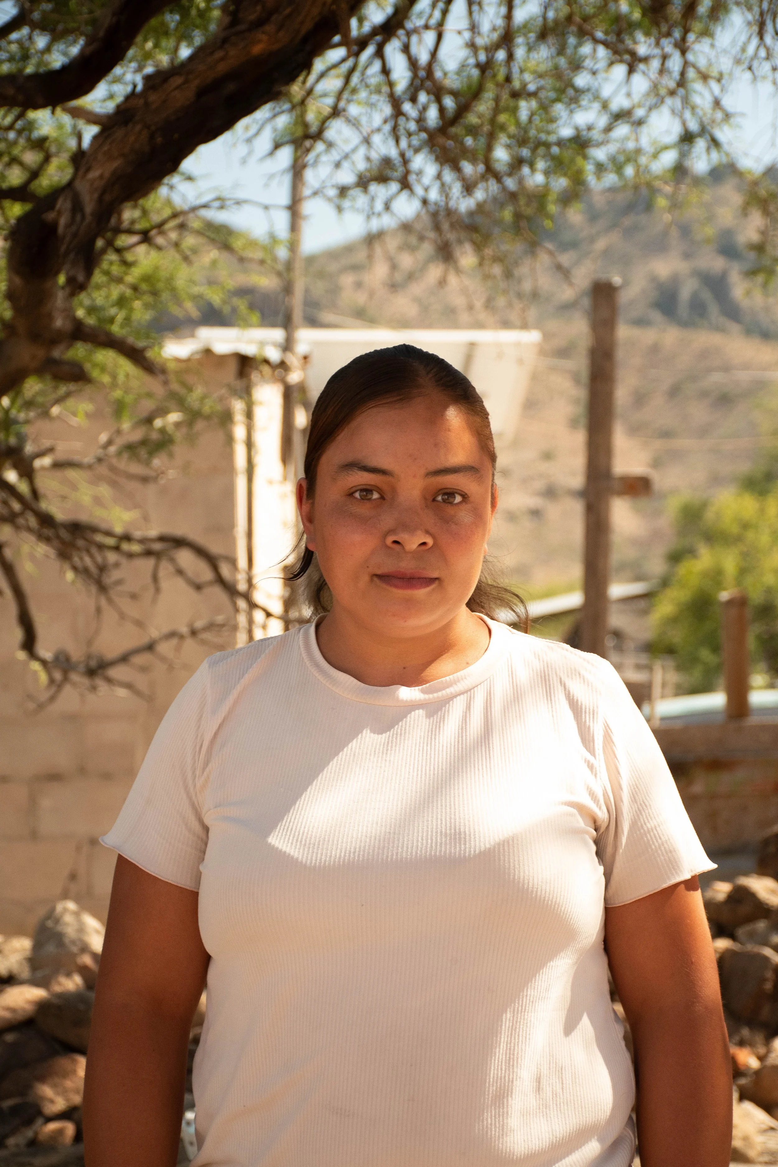 Karla Gertrudis Arce Ojeda, guía de sendero interpretativo de plantas al aire libre.