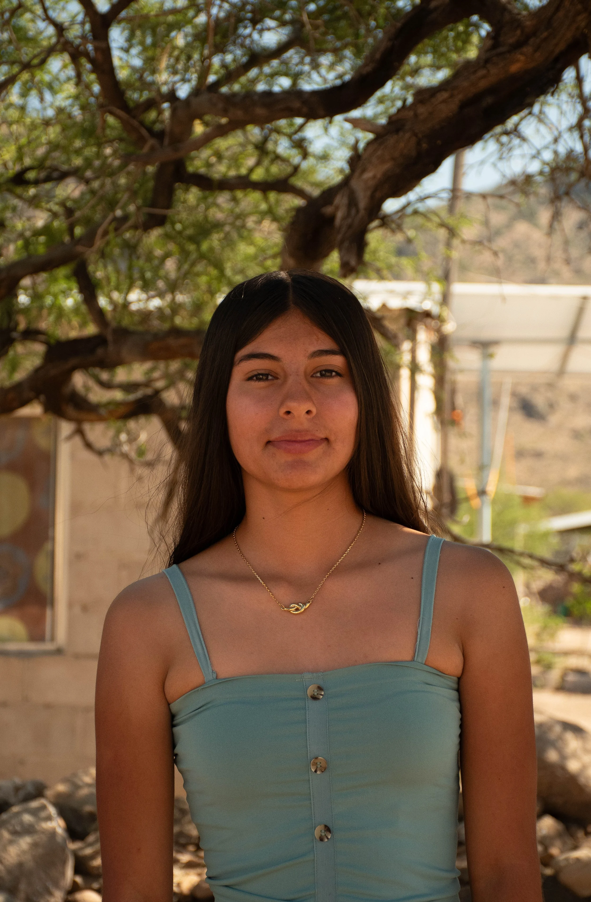 Marina Guadalupe Arce Arce, guía de sendero interpretativo de plantas.