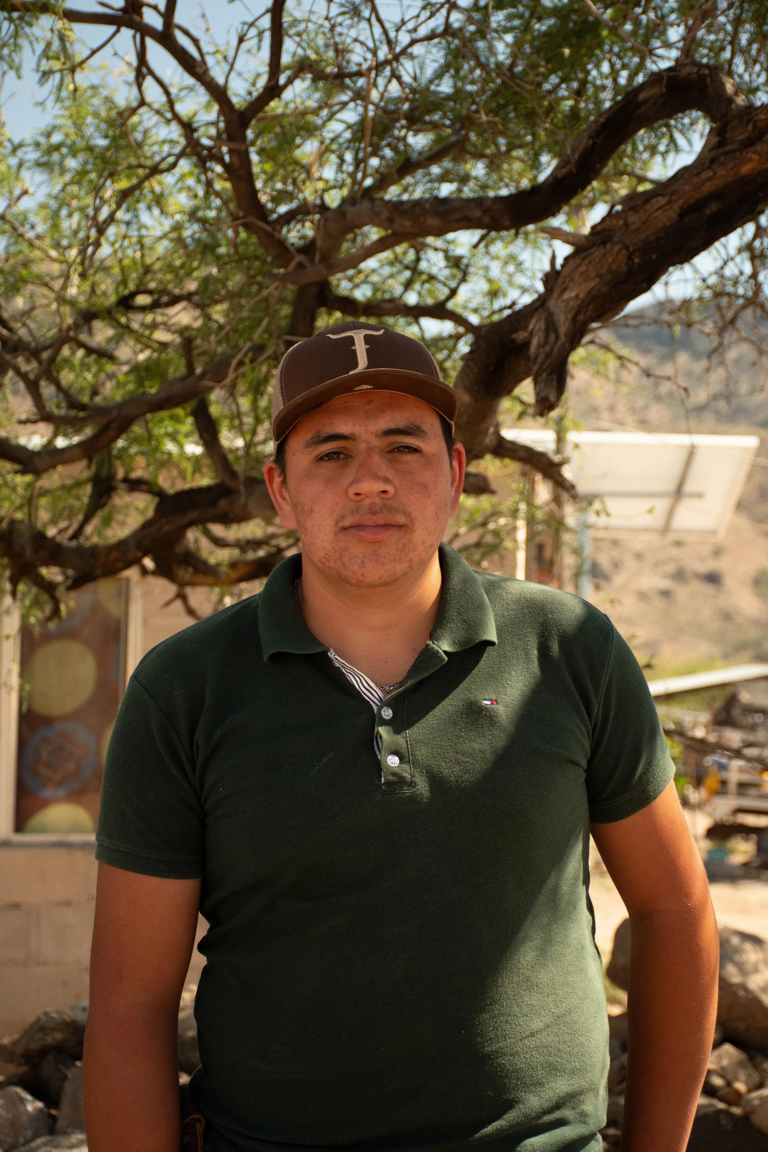 Jesús Rodrigo Arce Ojeda, guía de sendero interpretativo de plantas al aire libre.