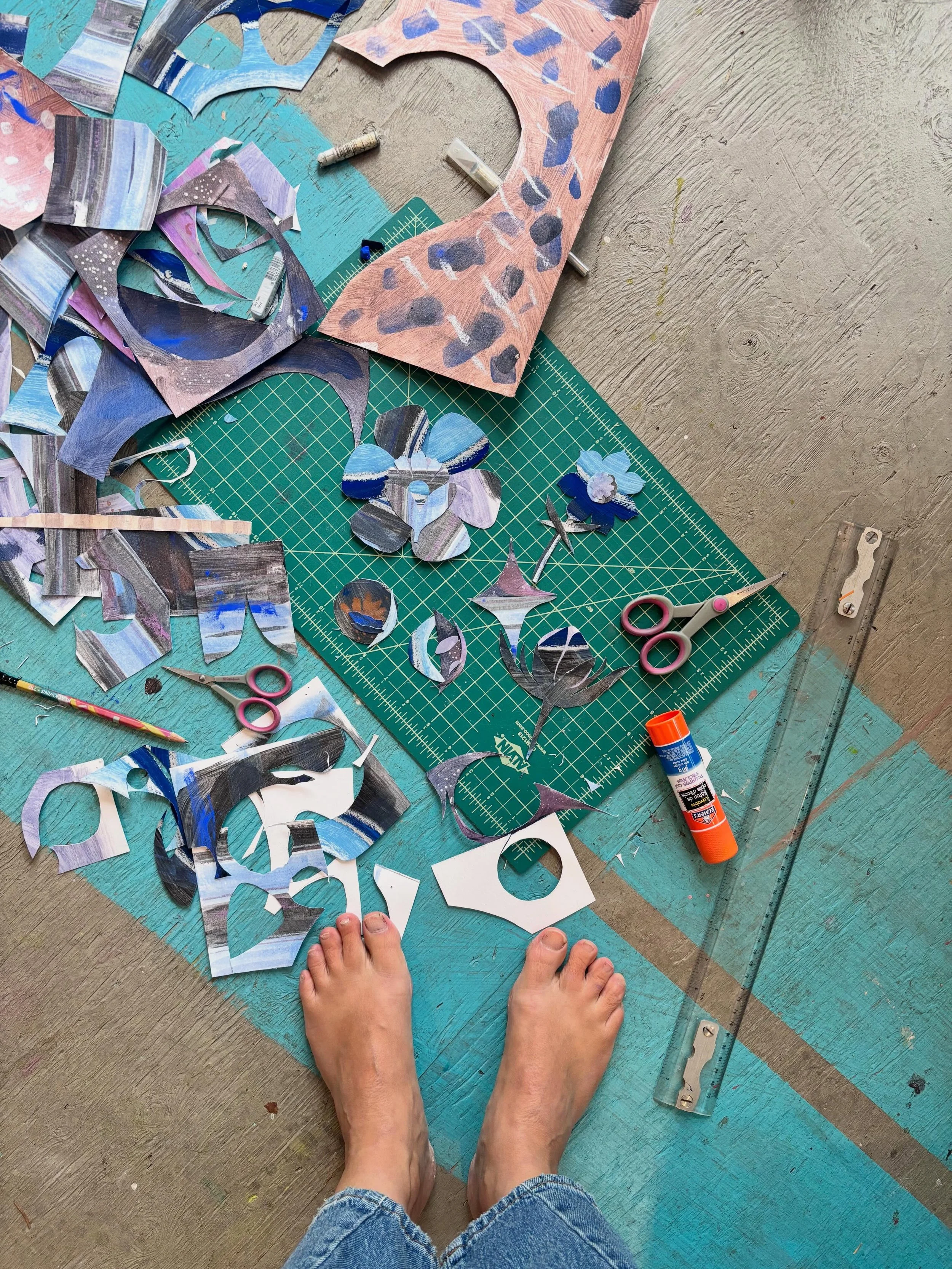 Flip flop tan lines are my favourite 🌞so is the deeply meditative process of cutting #paperflowers 🌼#aurvoiraugust
