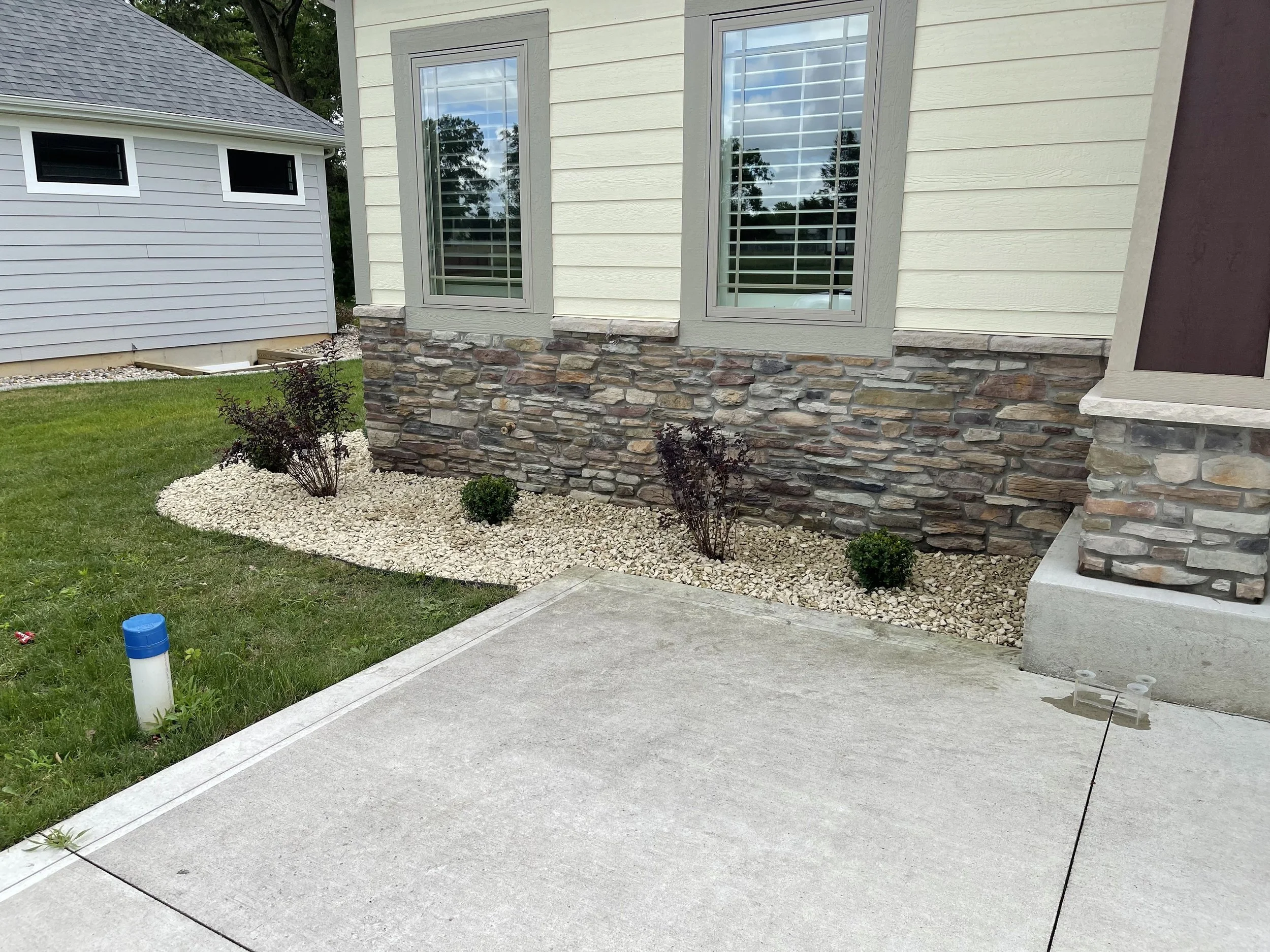 White Stone Bed &amp; Driveway — Southern Delaware