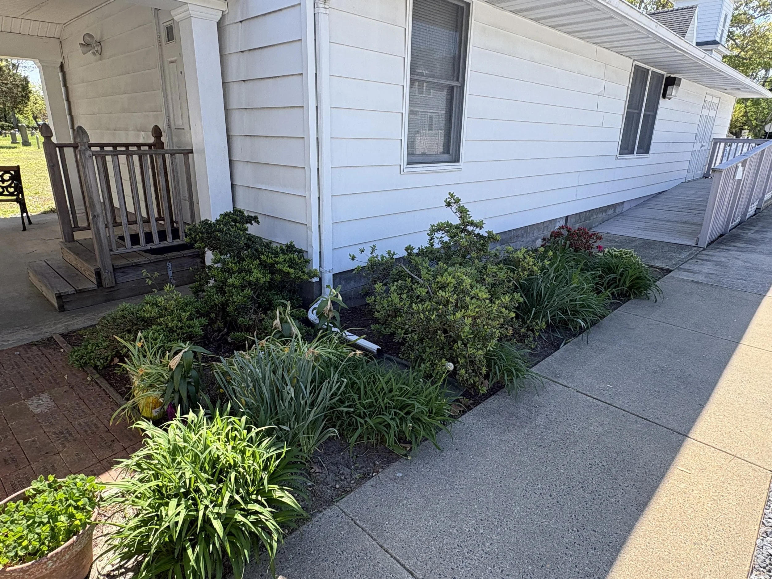 Walkway Bed Landscaping — Delaware