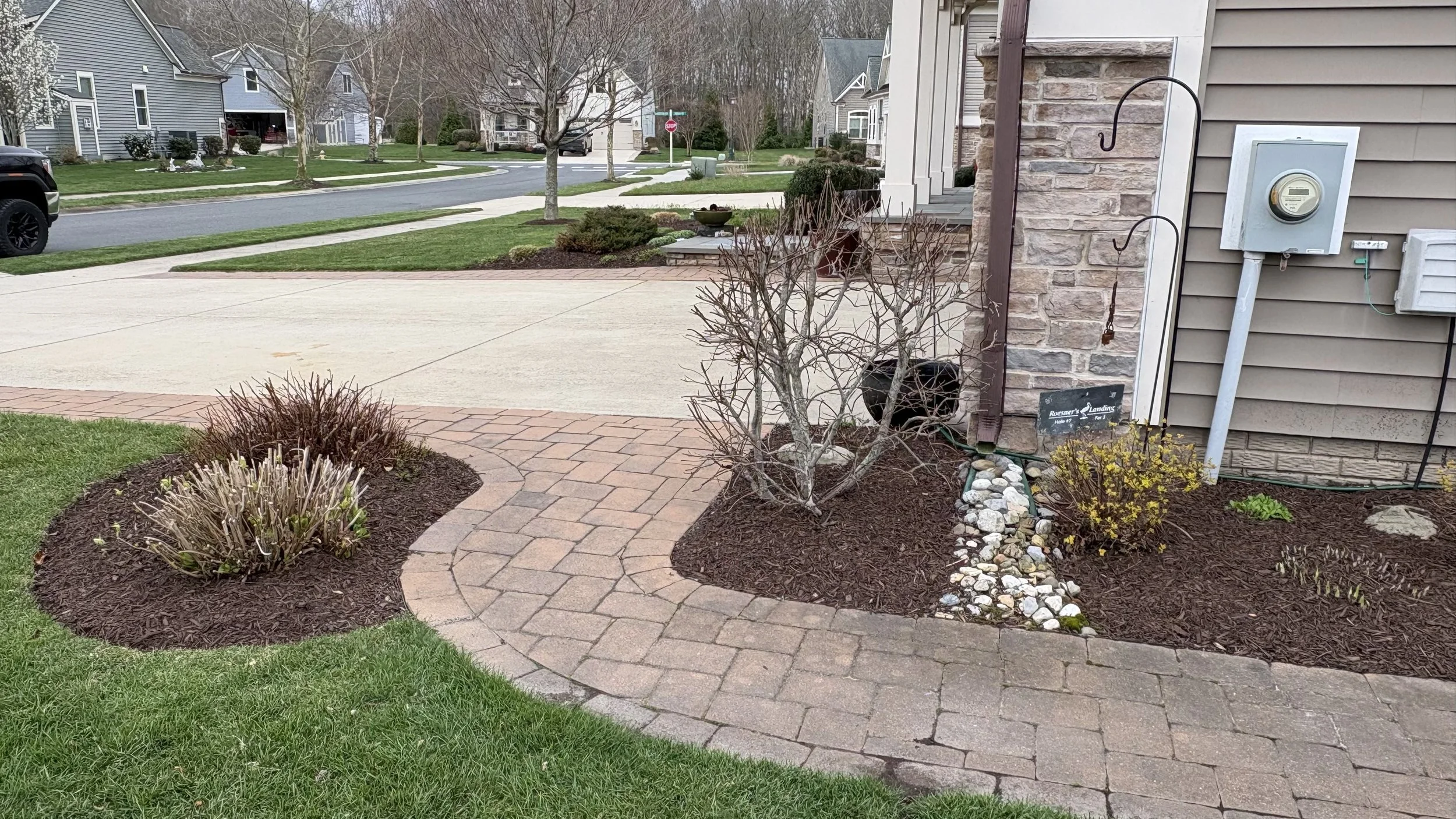 Paver Walkway &amp; Mulch Beds — Delaware