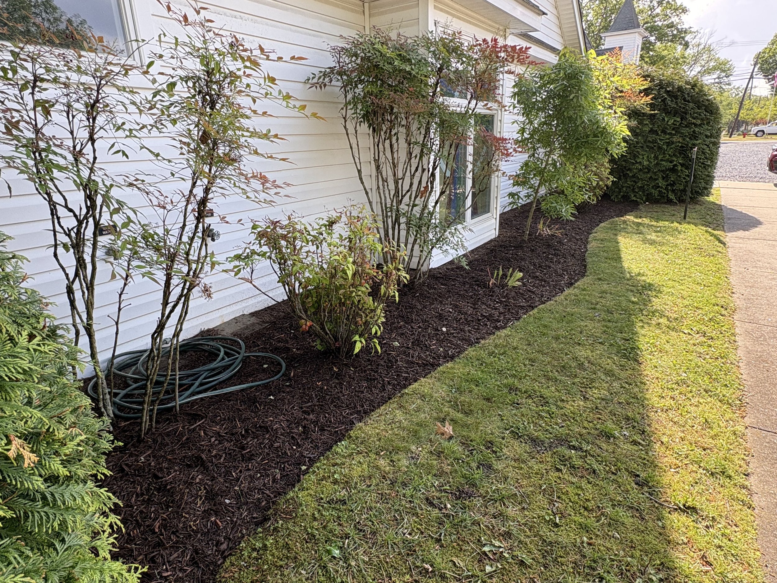 Front yard mulch bed with clean edging after landscaping service in Delaware