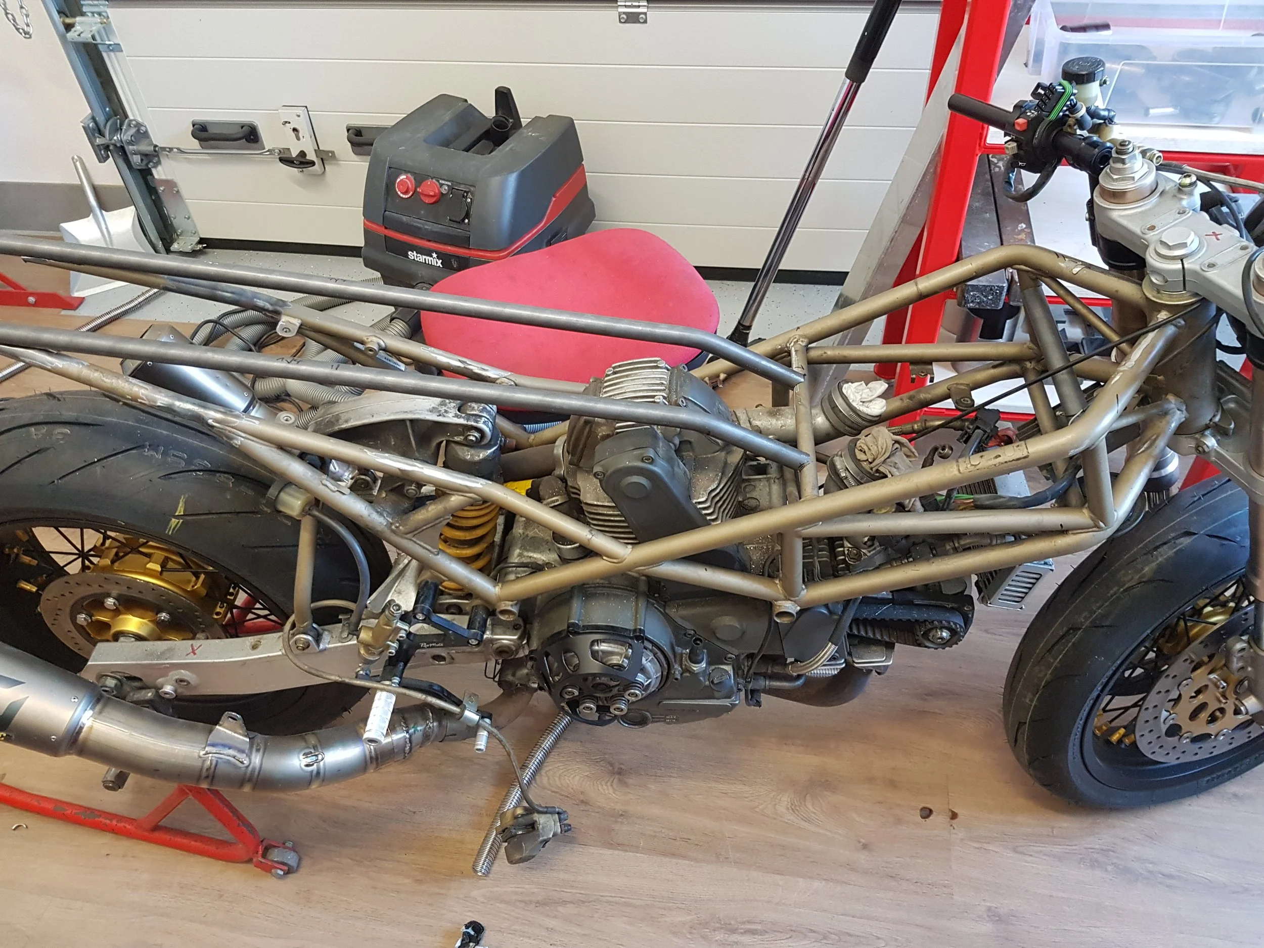 Cafe-Racer Umbau Ducati Monster 900