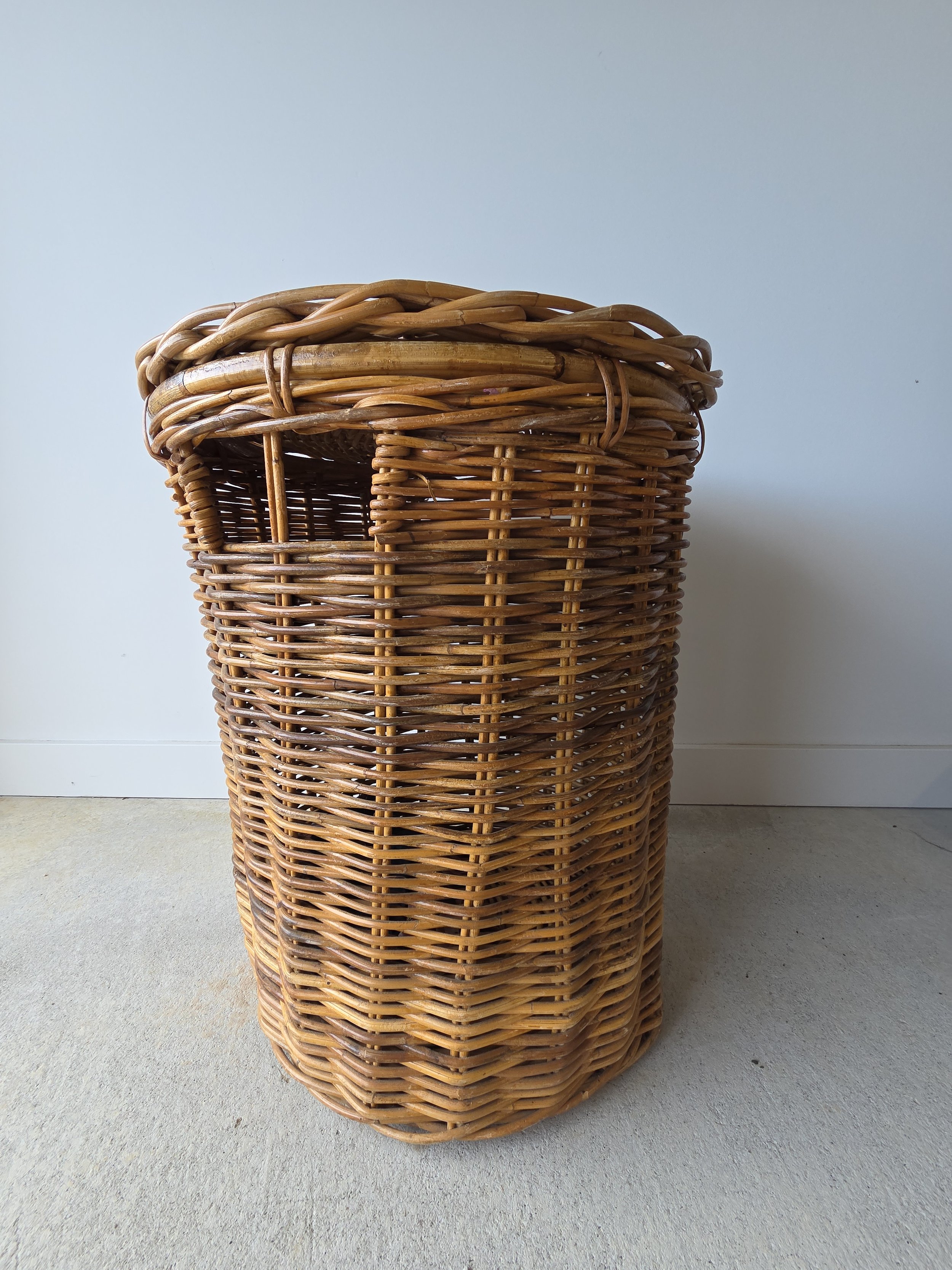 Vintage Wicker Laundry Basket with Lid