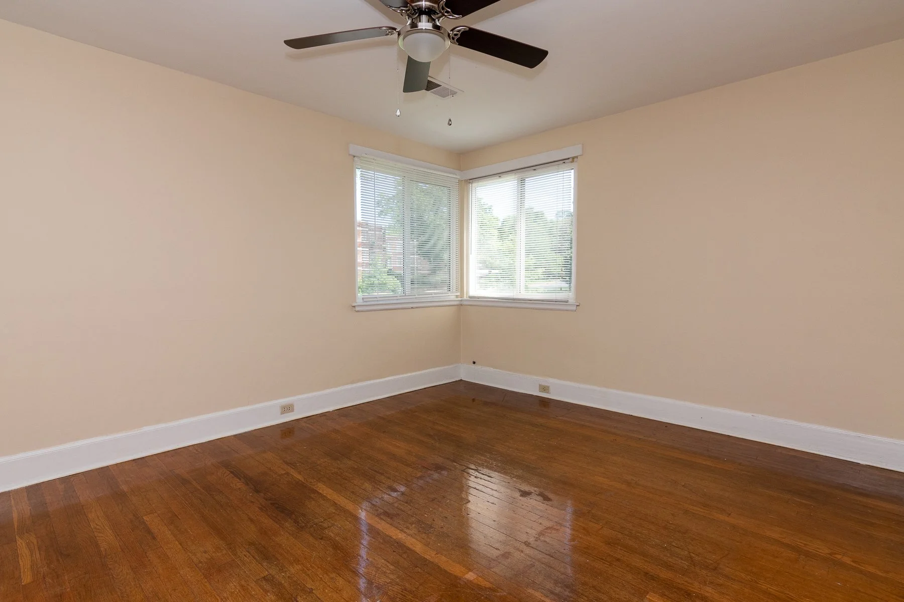 605 Saluda Bedroom 1_1.jpg